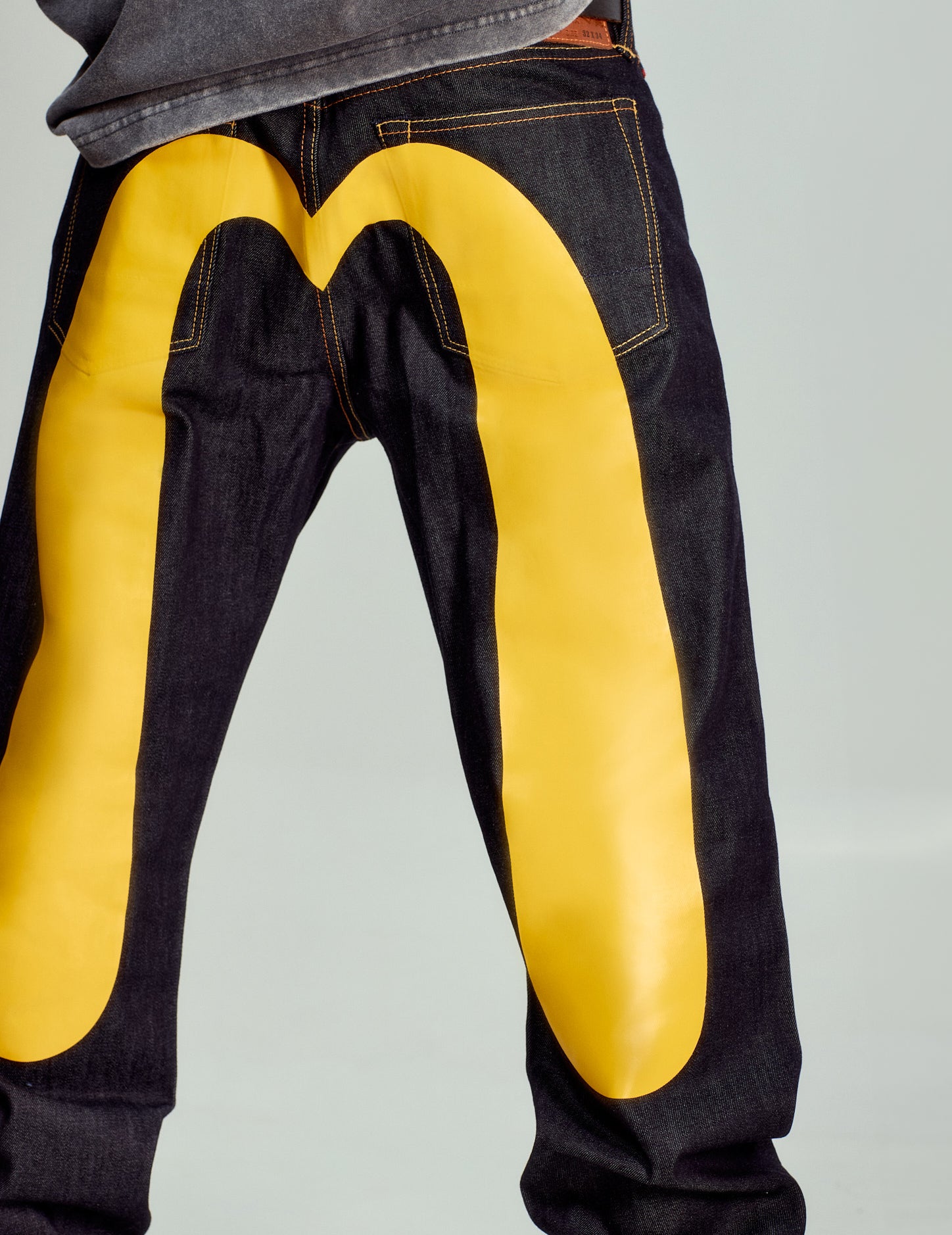 大M印花阔脚牛仔裤 #2000