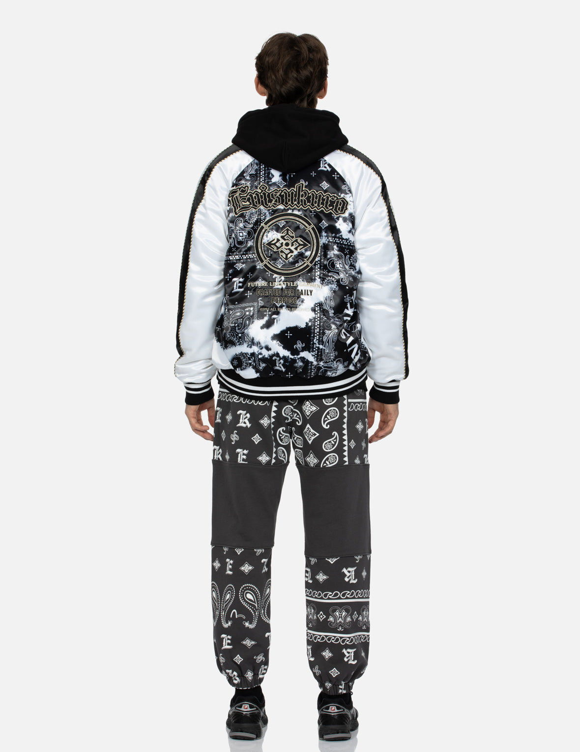 满地佩斯利印花夹层常规版型夹克