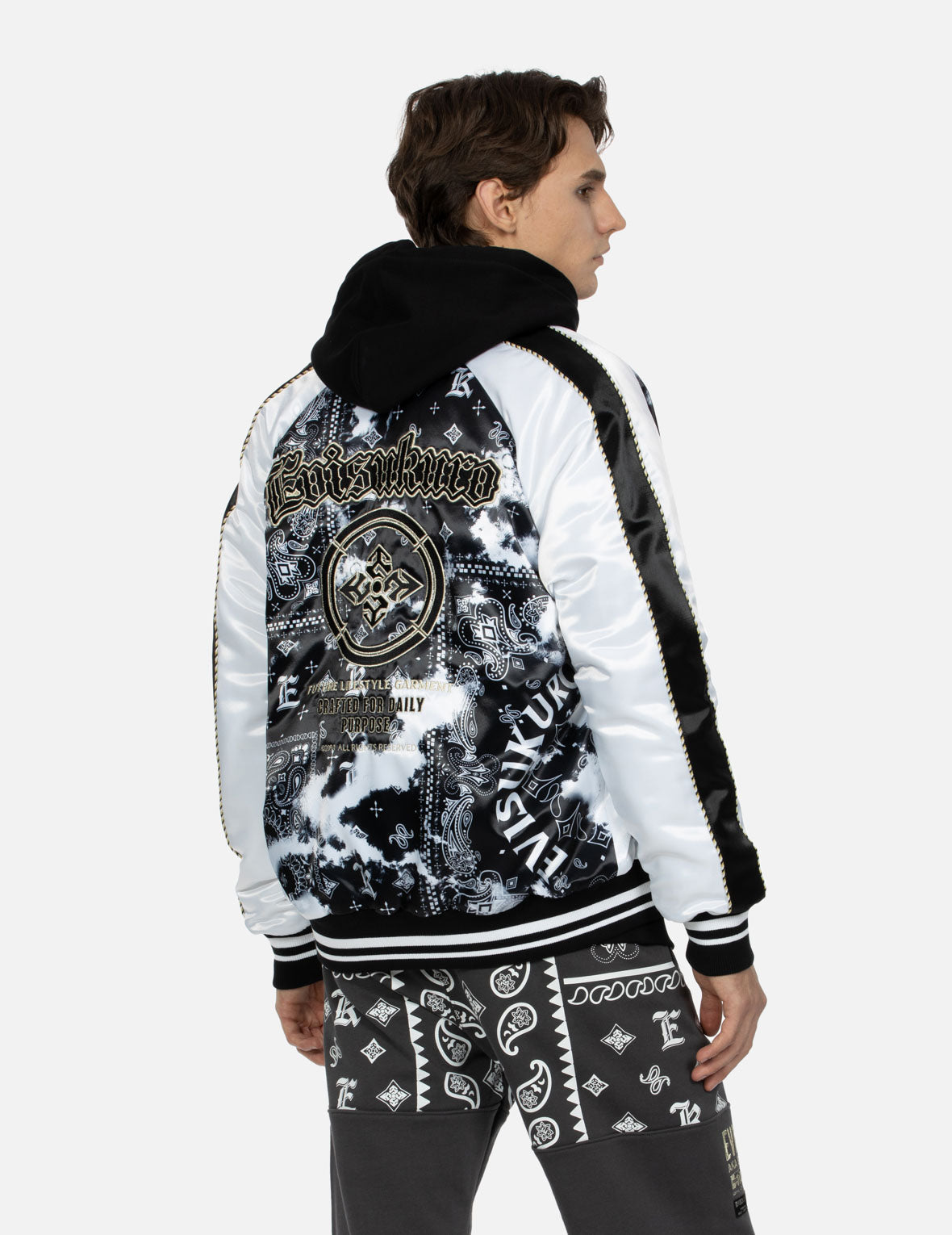 满地佩斯利印花夹层常规版型夹克