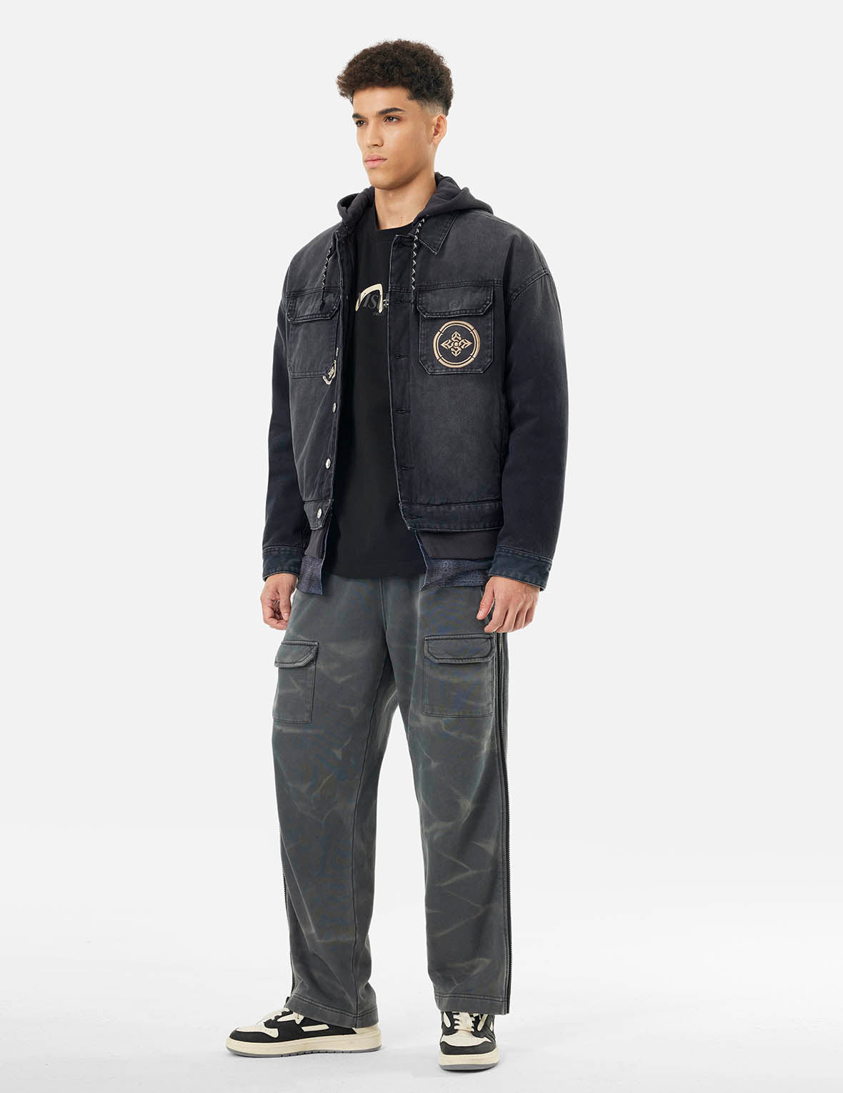 多口袋和叠穿效果夹棉宽版休闲卡车司机外套