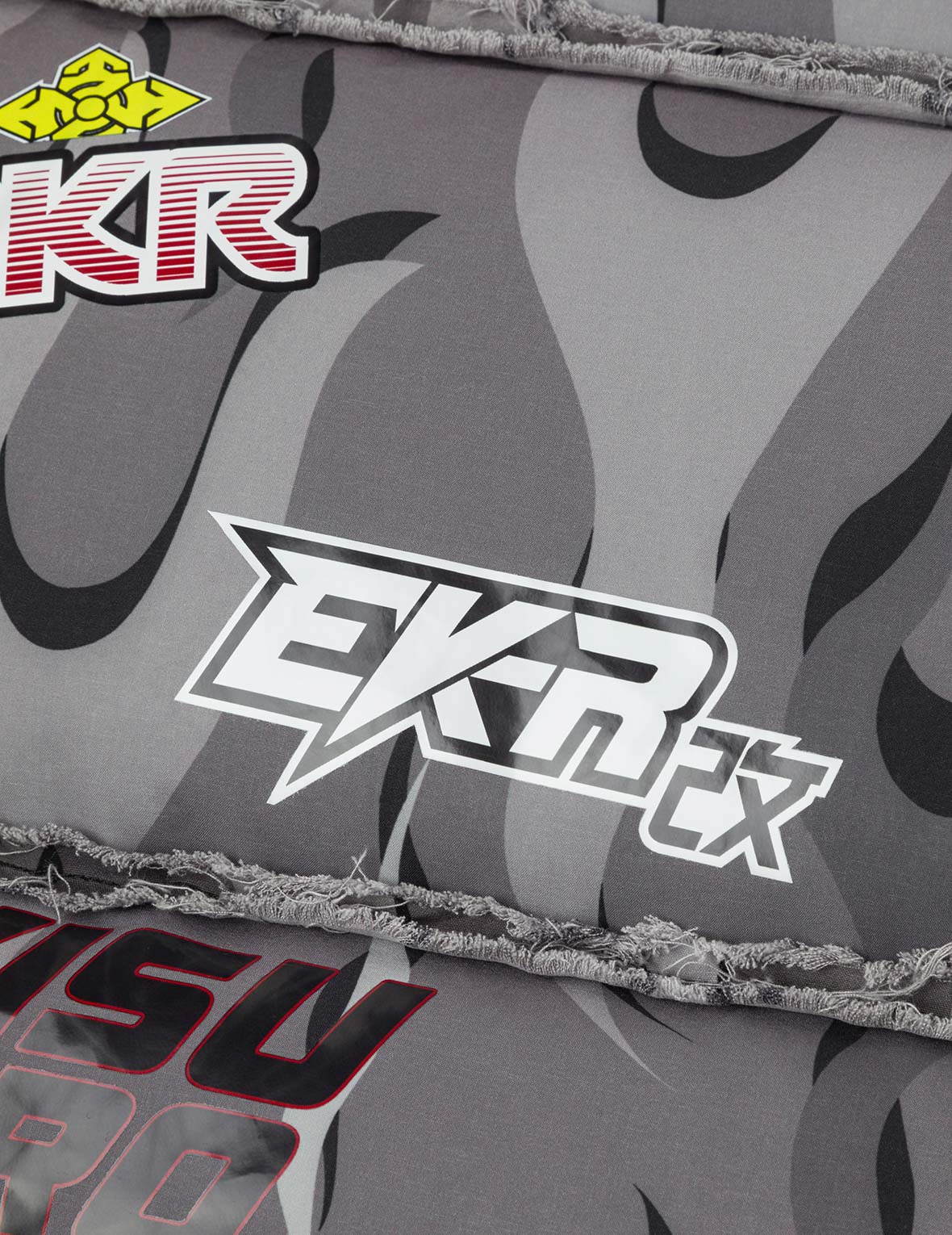 撕撕乐赛车拉花印花超宽版迷彩羽绒外套