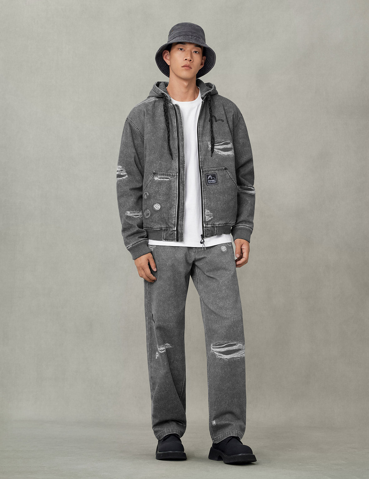 破损印花和商标刺绣寛松飞行员夹棉外套