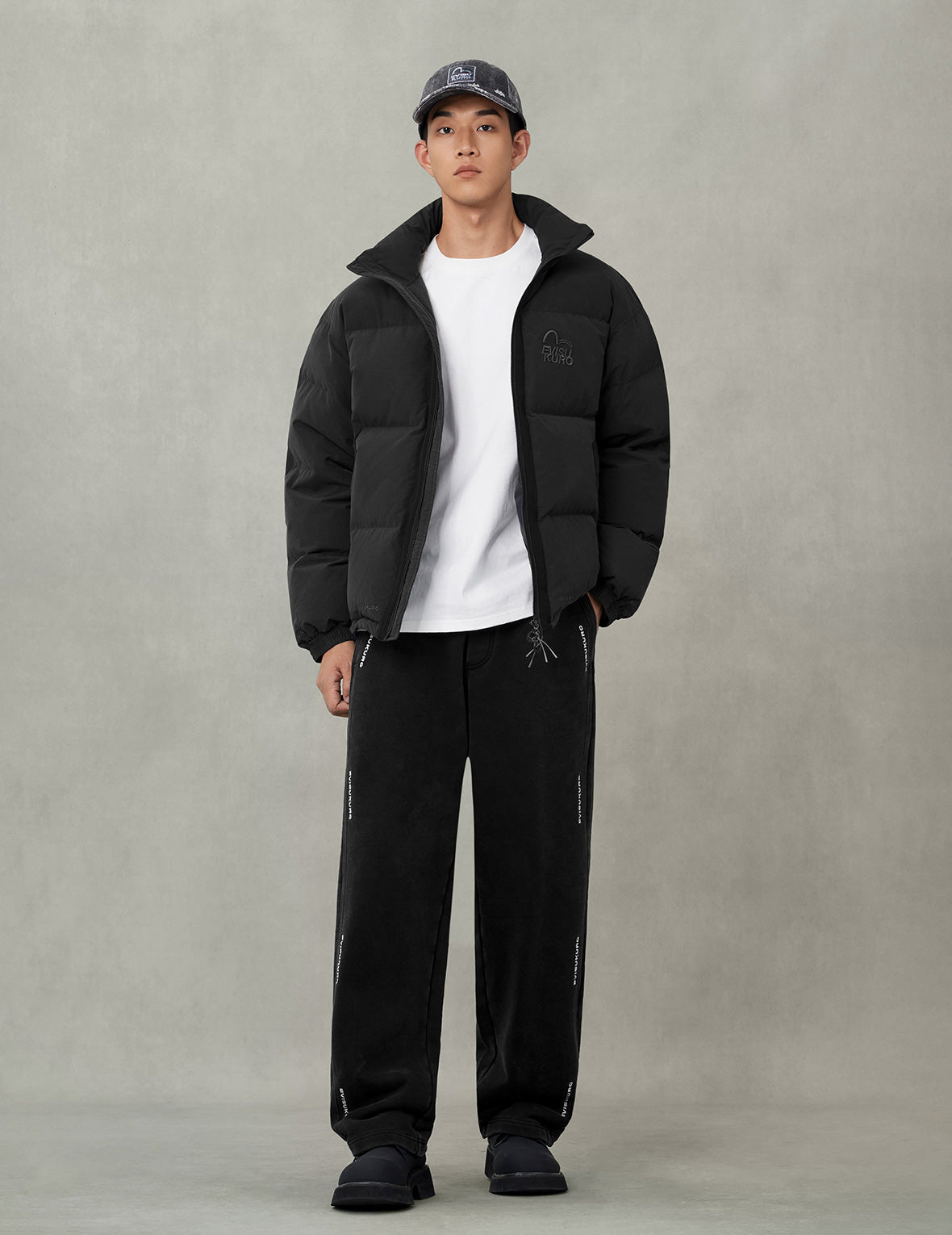 商标刺绣休闲运动裤