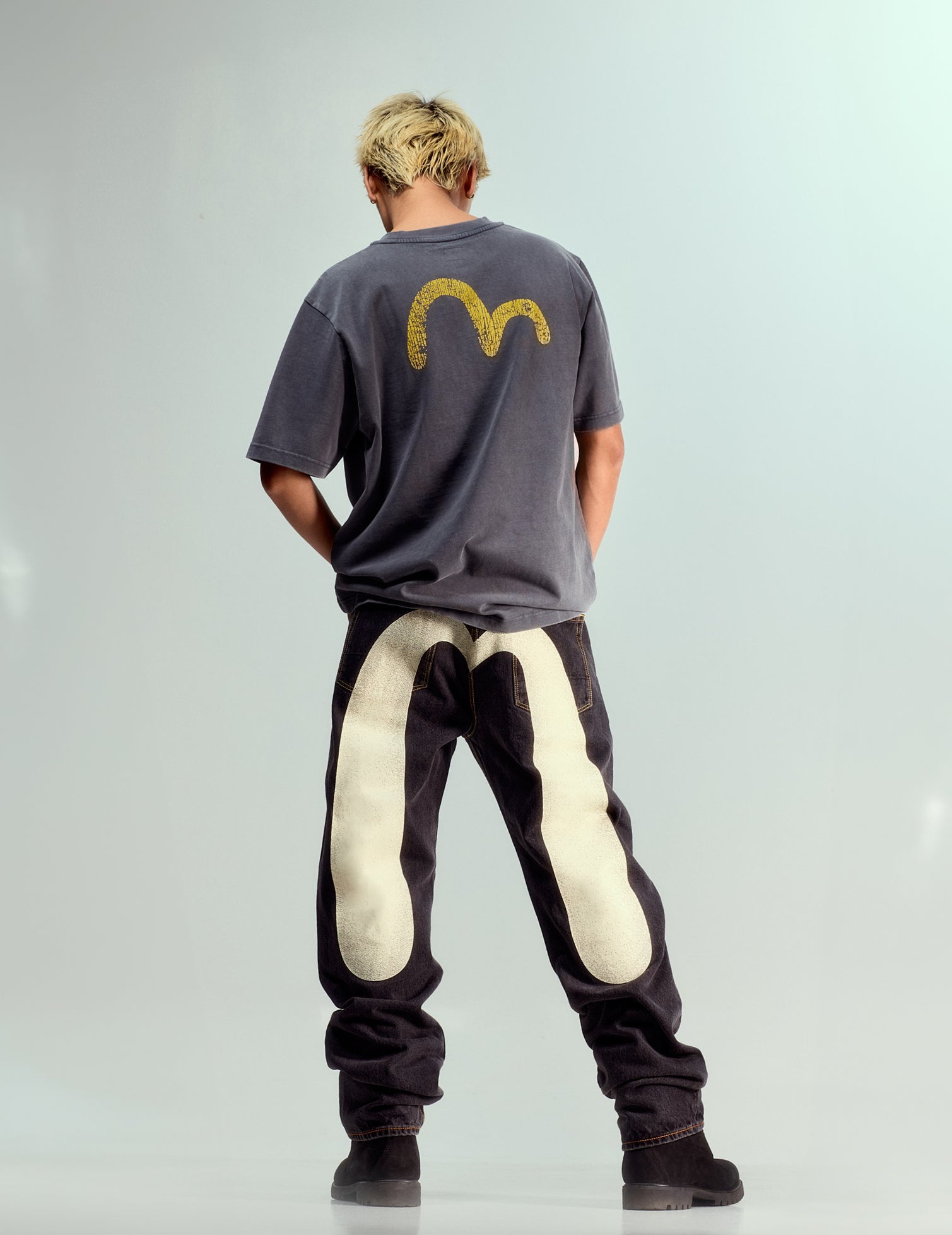 大M印花阔脚牛仔裤 #2000