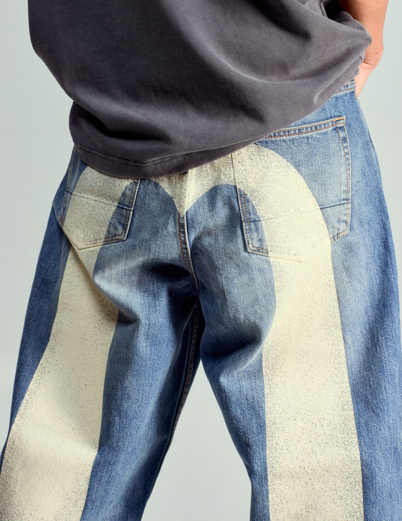 米白色大M印花宽松版型牛仔裤 #2038