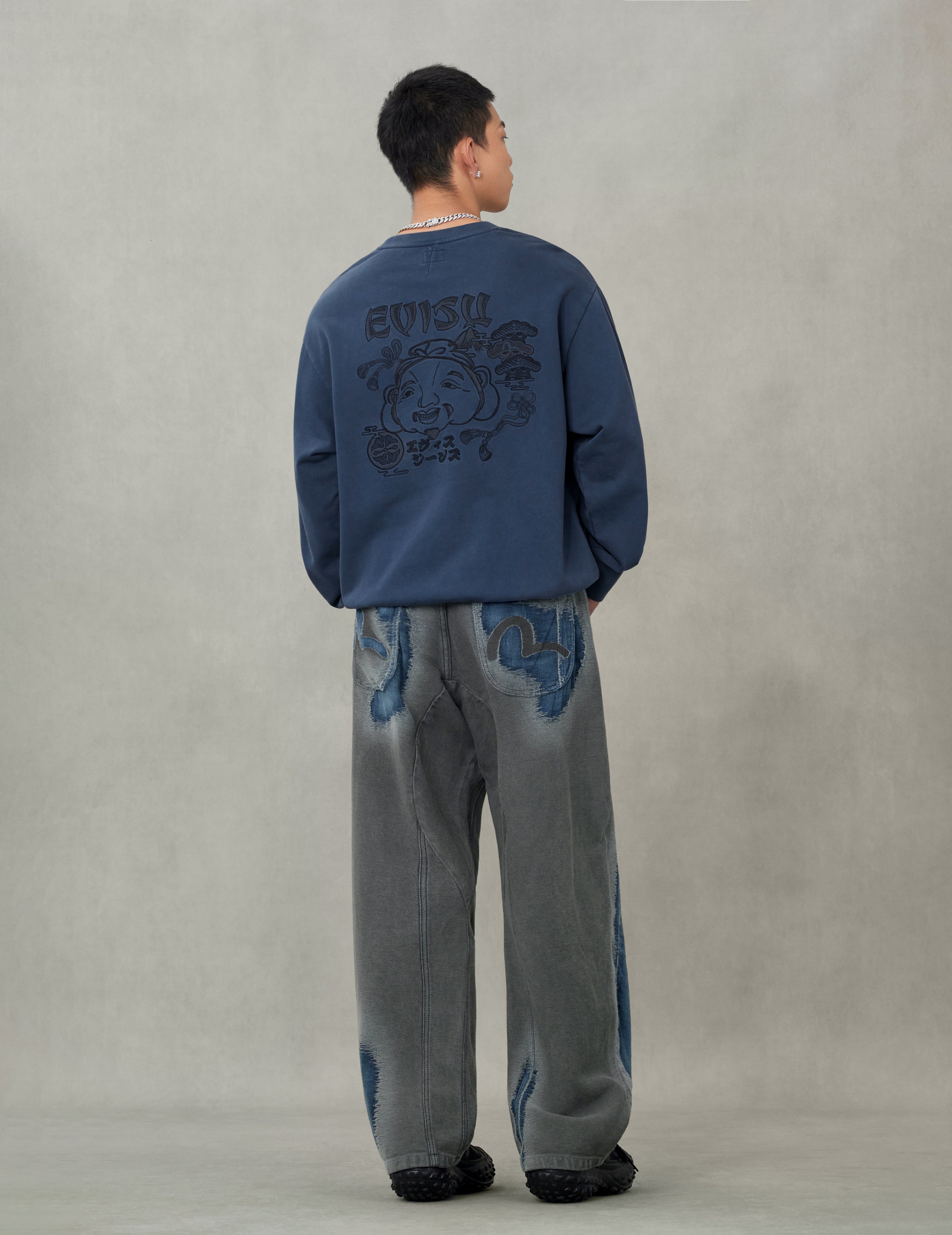 佛头和商标刺绣休闲卫衣