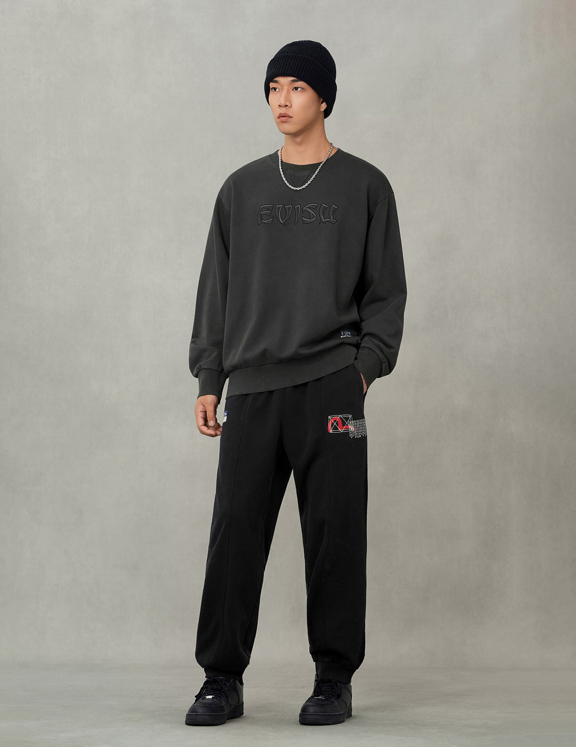 佛头和商标刺绣休闲卫衣