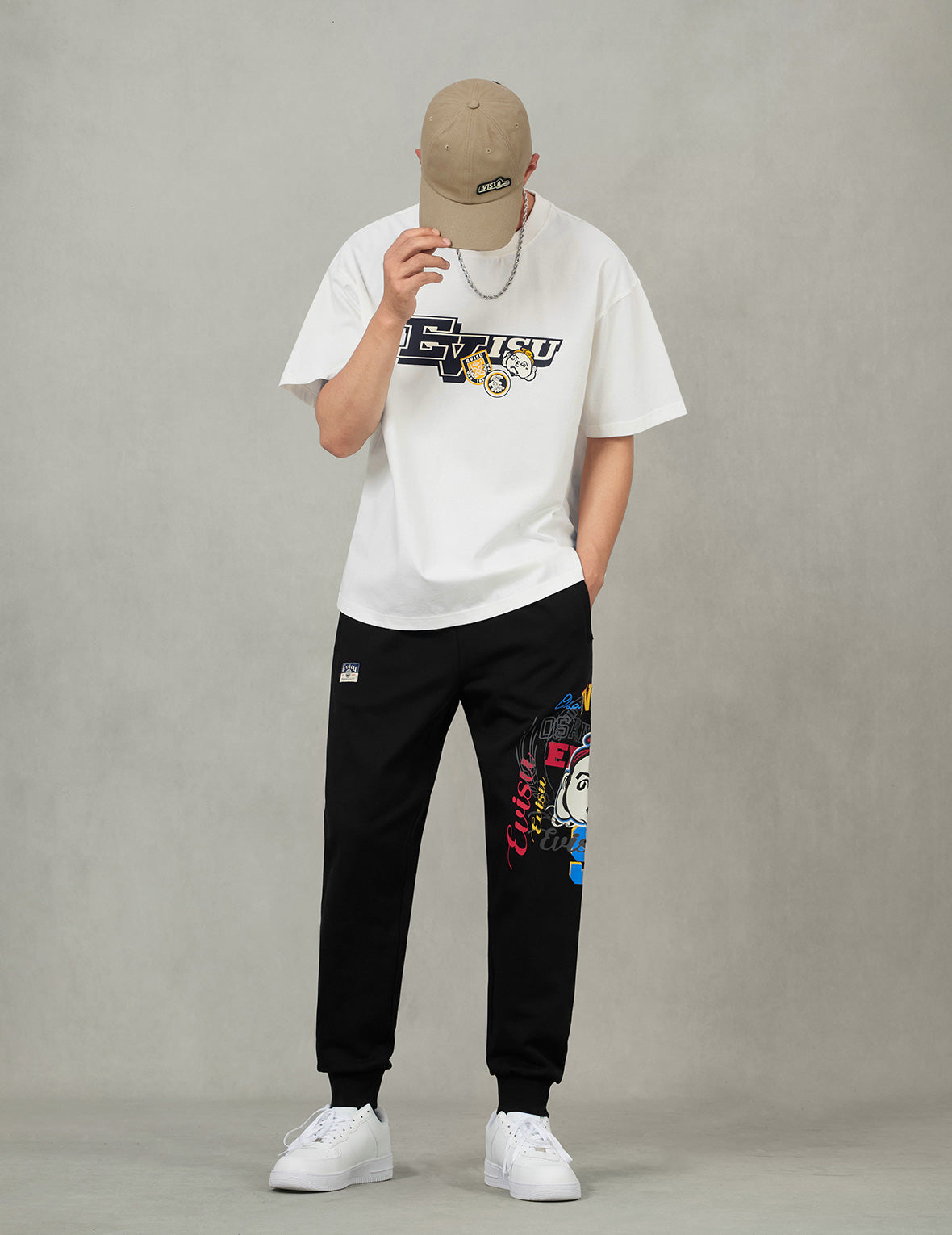 文字绘佛头和智慧之轮标签大M印花宽版休闲T恤