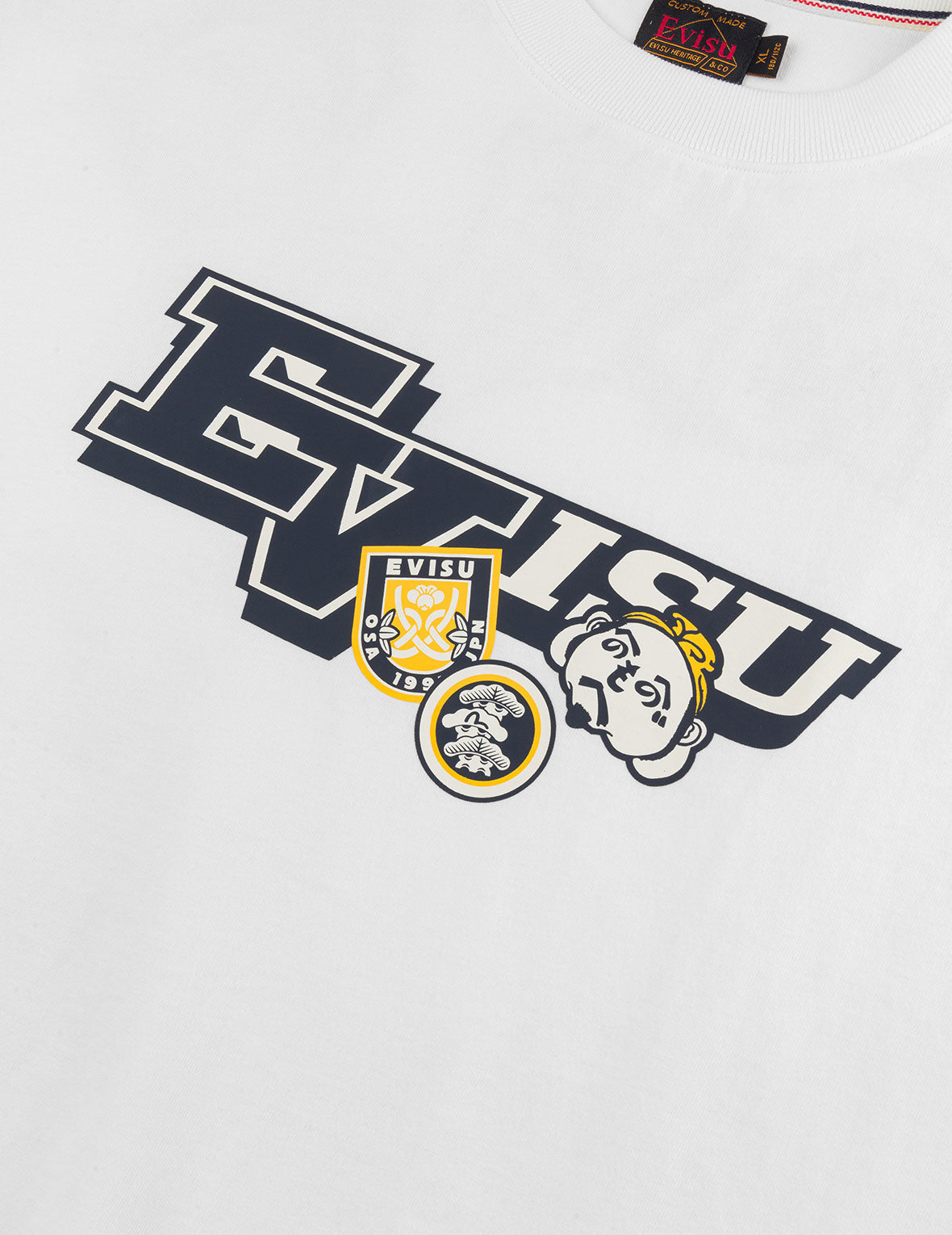 文字绘佛头和智慧之轮标签大M印花宽版休闲T恤