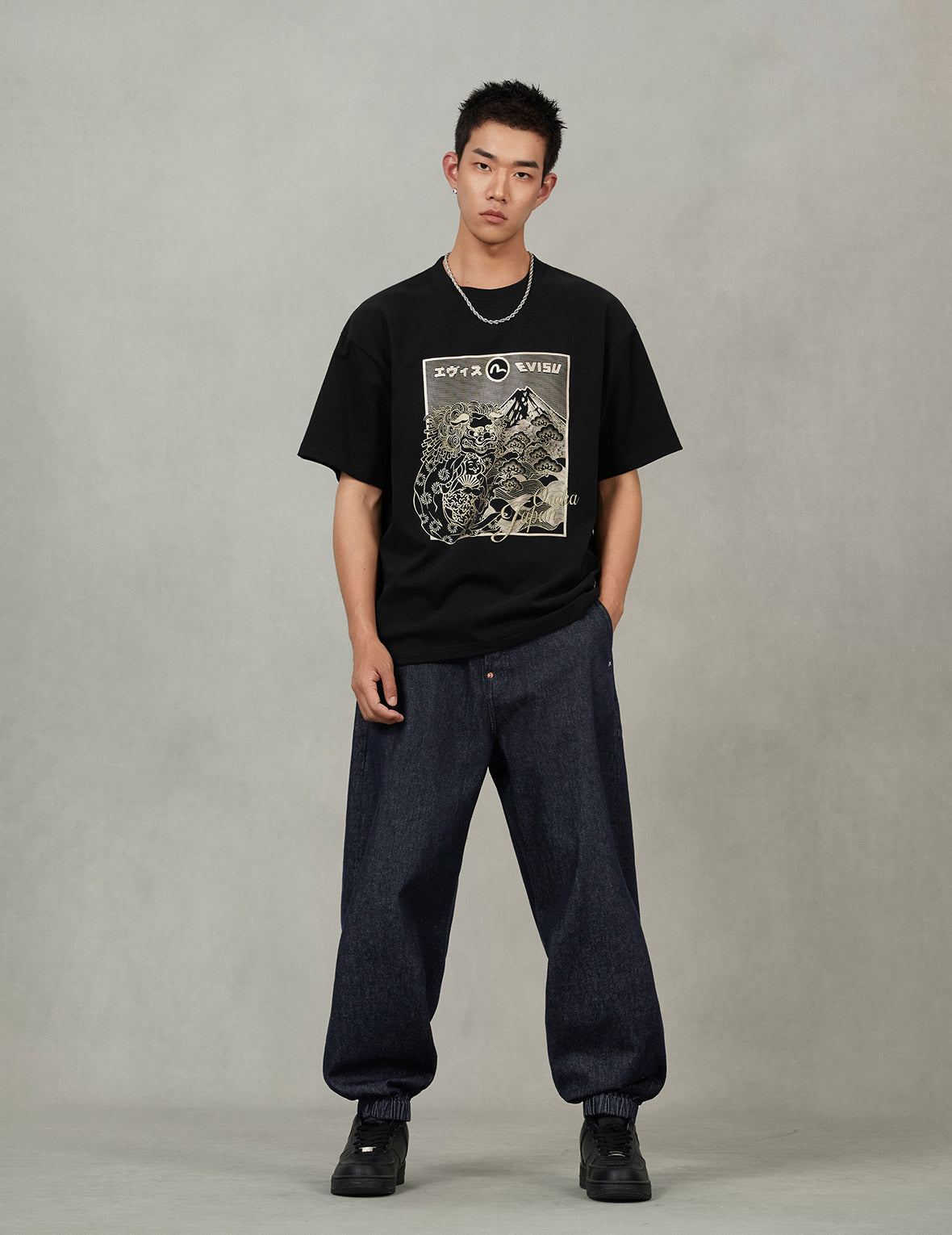 Lion Dance and Mountain Embroidery Relax Fit T-Shirt