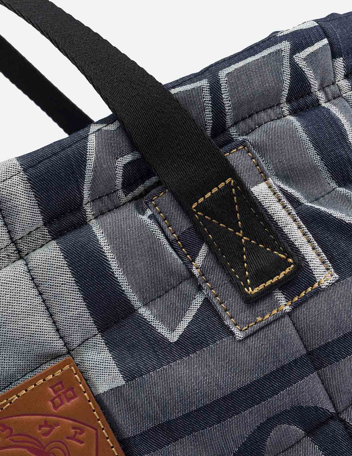 满地商标提花印花牛仔手提包