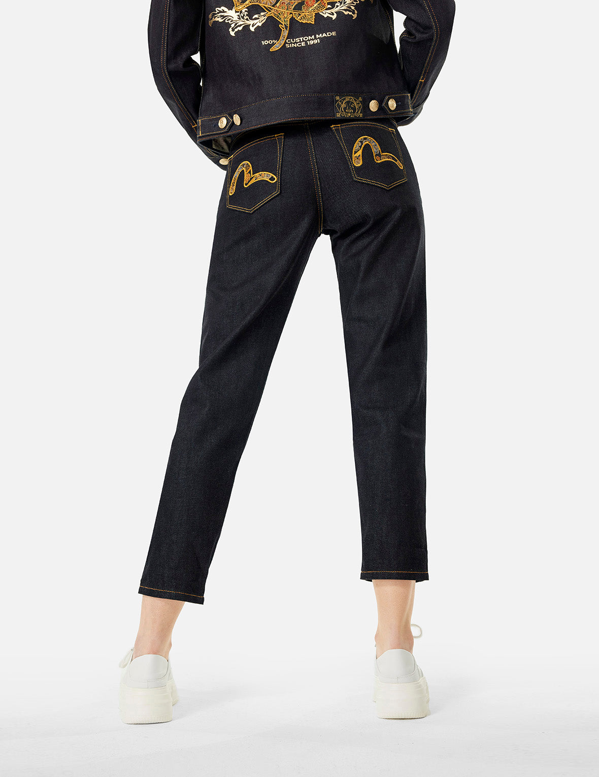 织锦布贴海鸥宽版休闲牛仔裤