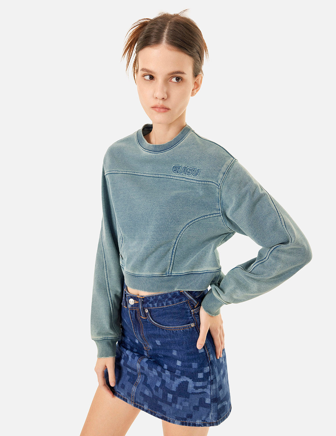 Distressed Appliqué Embroidery Washed Fashion Fit Cropped Sweatshirt