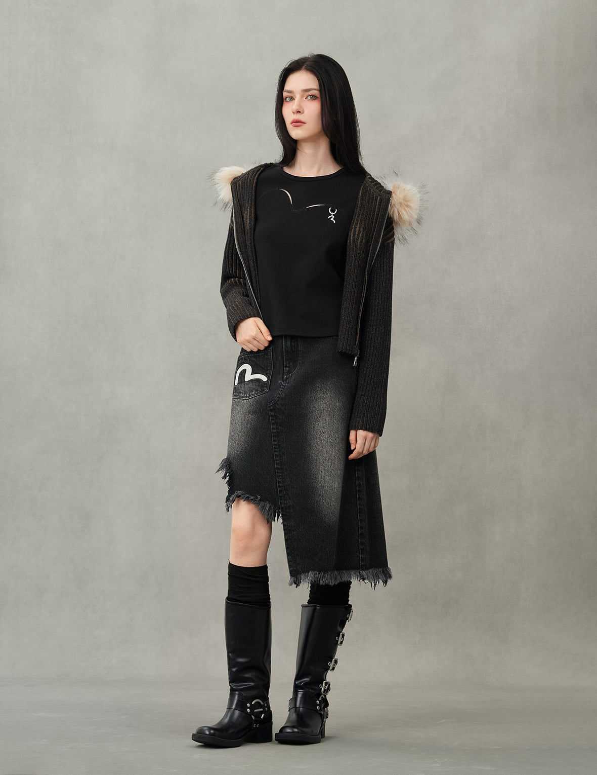 商标绳纹刺绣常规版型连帽针织外套