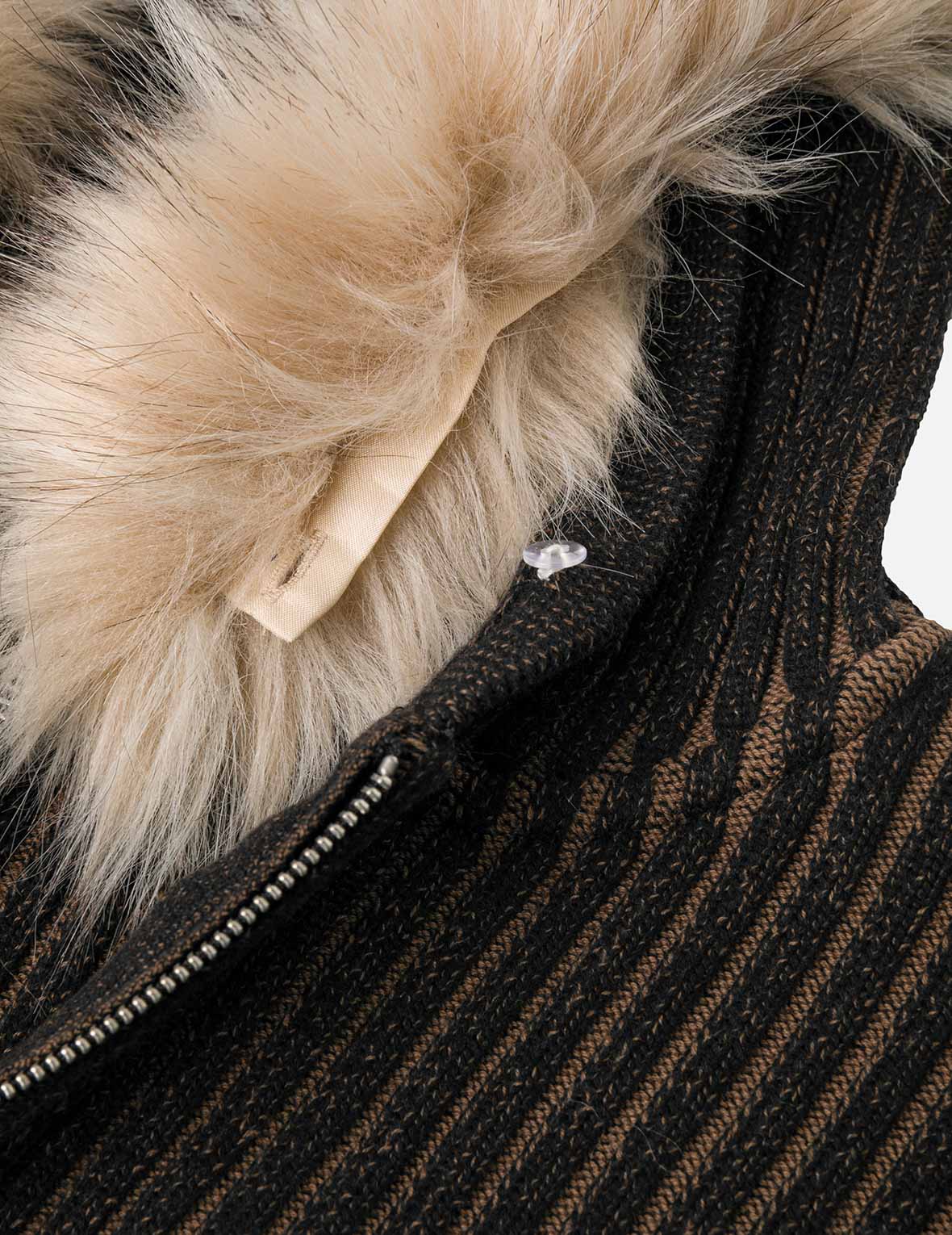 商标绳纹刺绣常规版型连帽针织外套