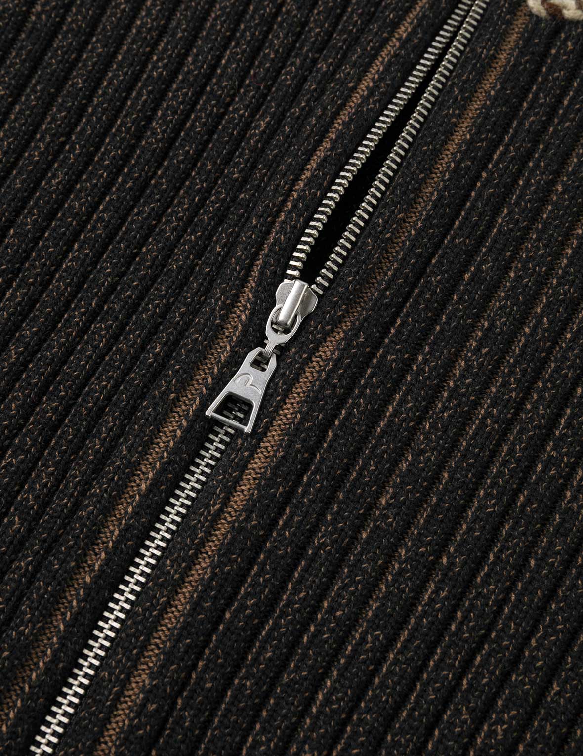 商标绳纹刺绣常规版型连帽针织外套