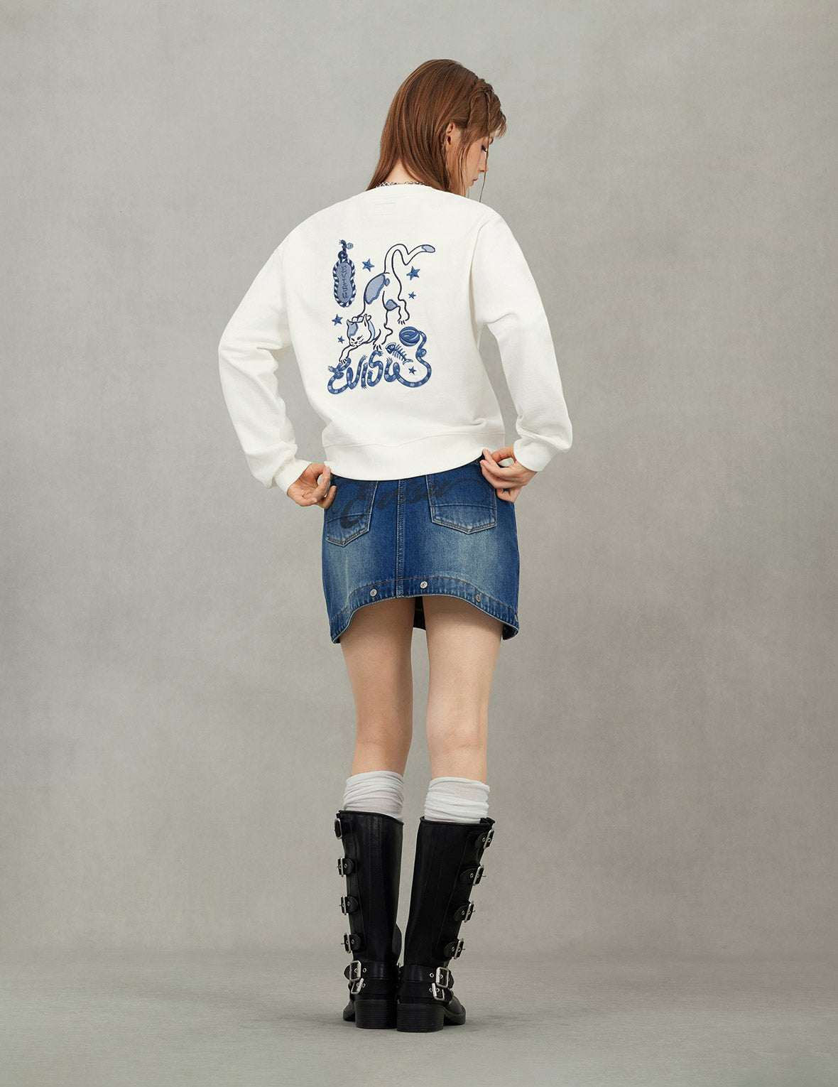 小猫和商标刺绣常规版型卫衣