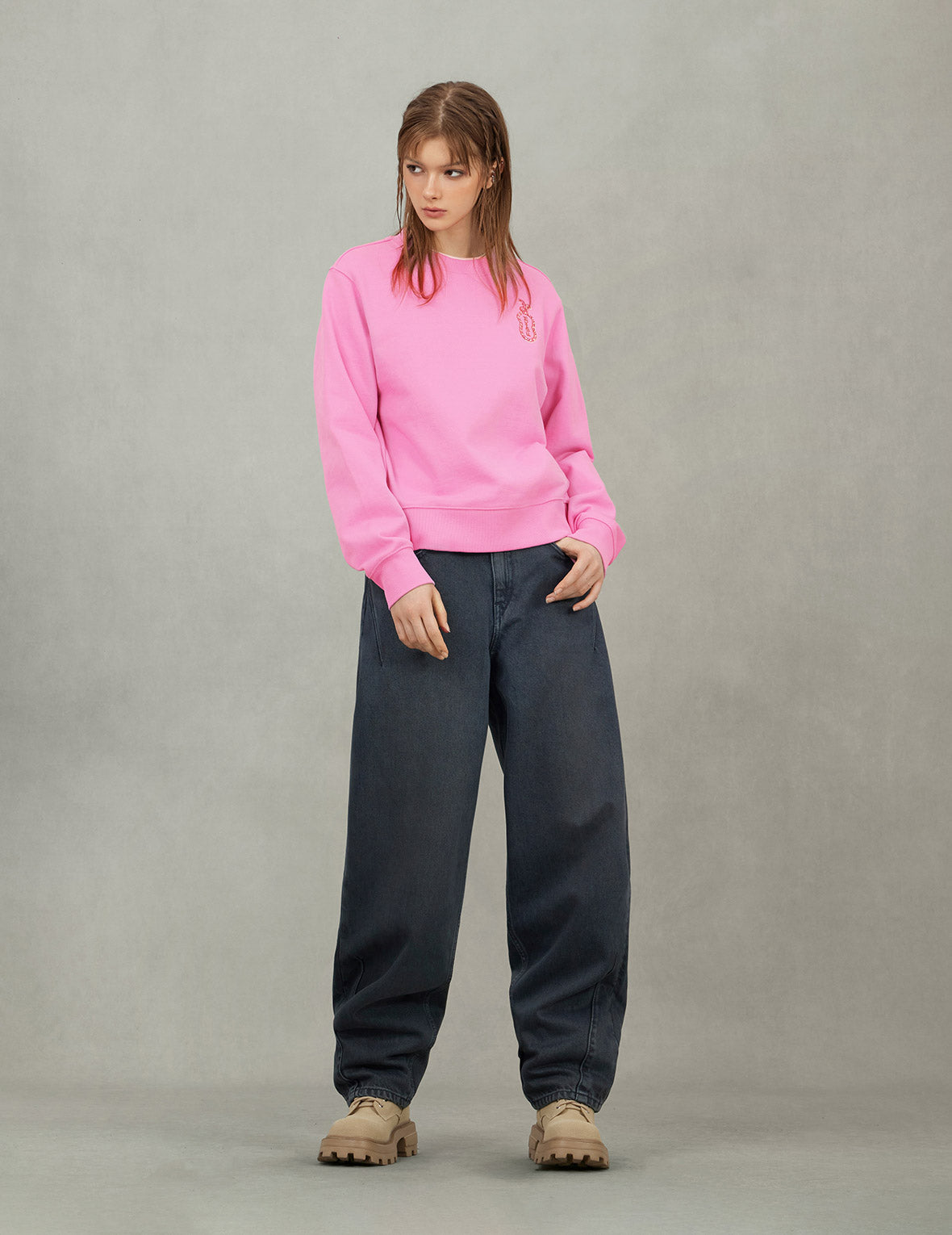 小猫和商标刺绣常规版型卫衣