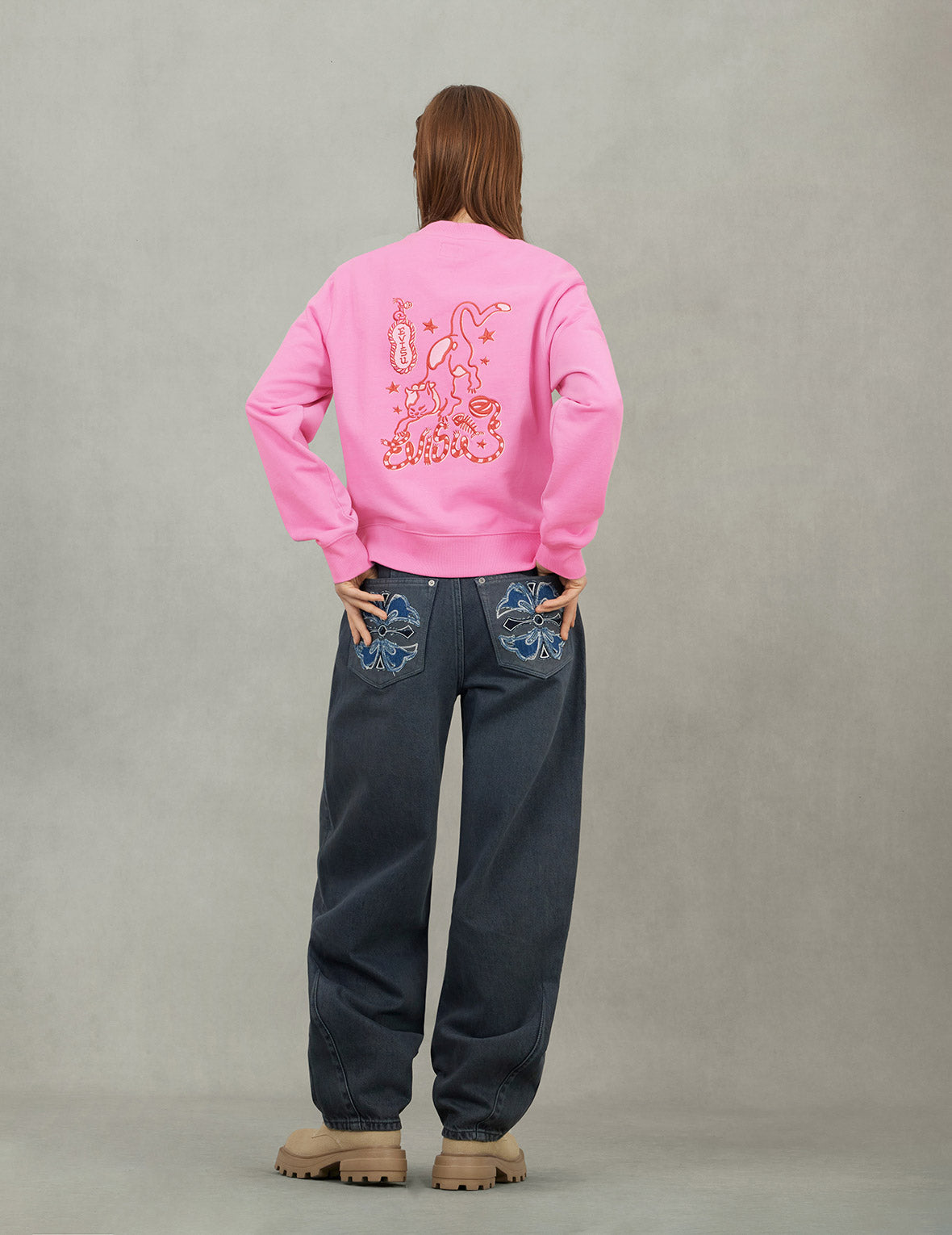 小猫和商标刺绣常规版型卫衣