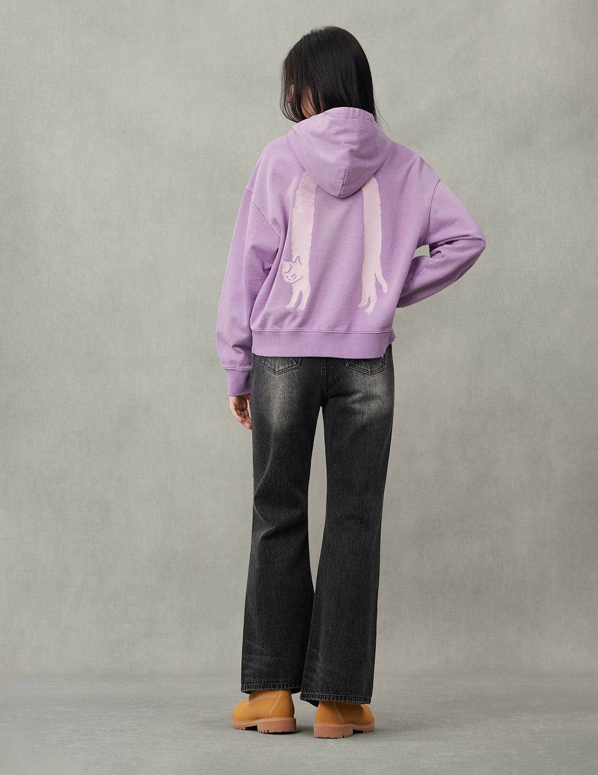 毛茸茸小猫大M印花短款连帽卫衣