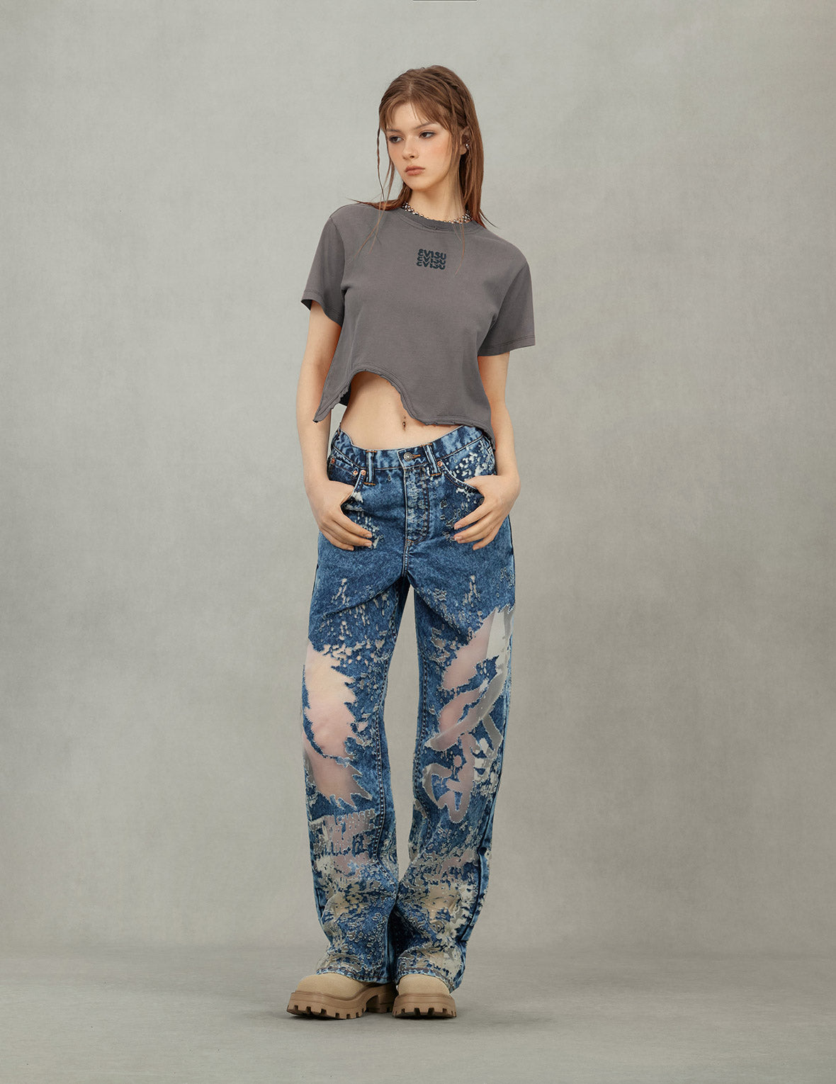 商标印花和破损细节时尚版型T恤