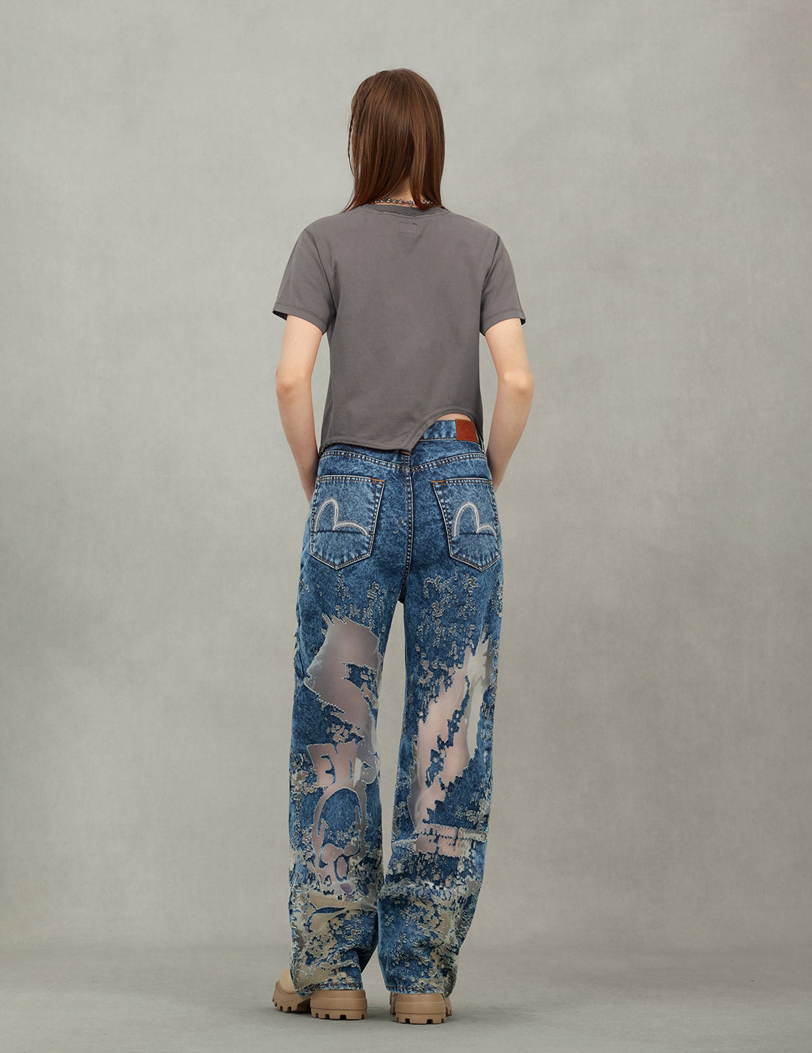 商标印花和破损细节时尚版型T恤