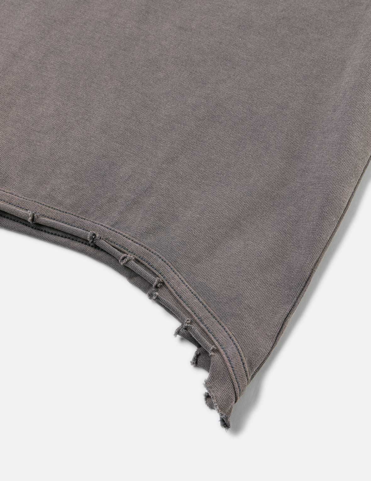 商标印花和破损细节时尚版型T恤