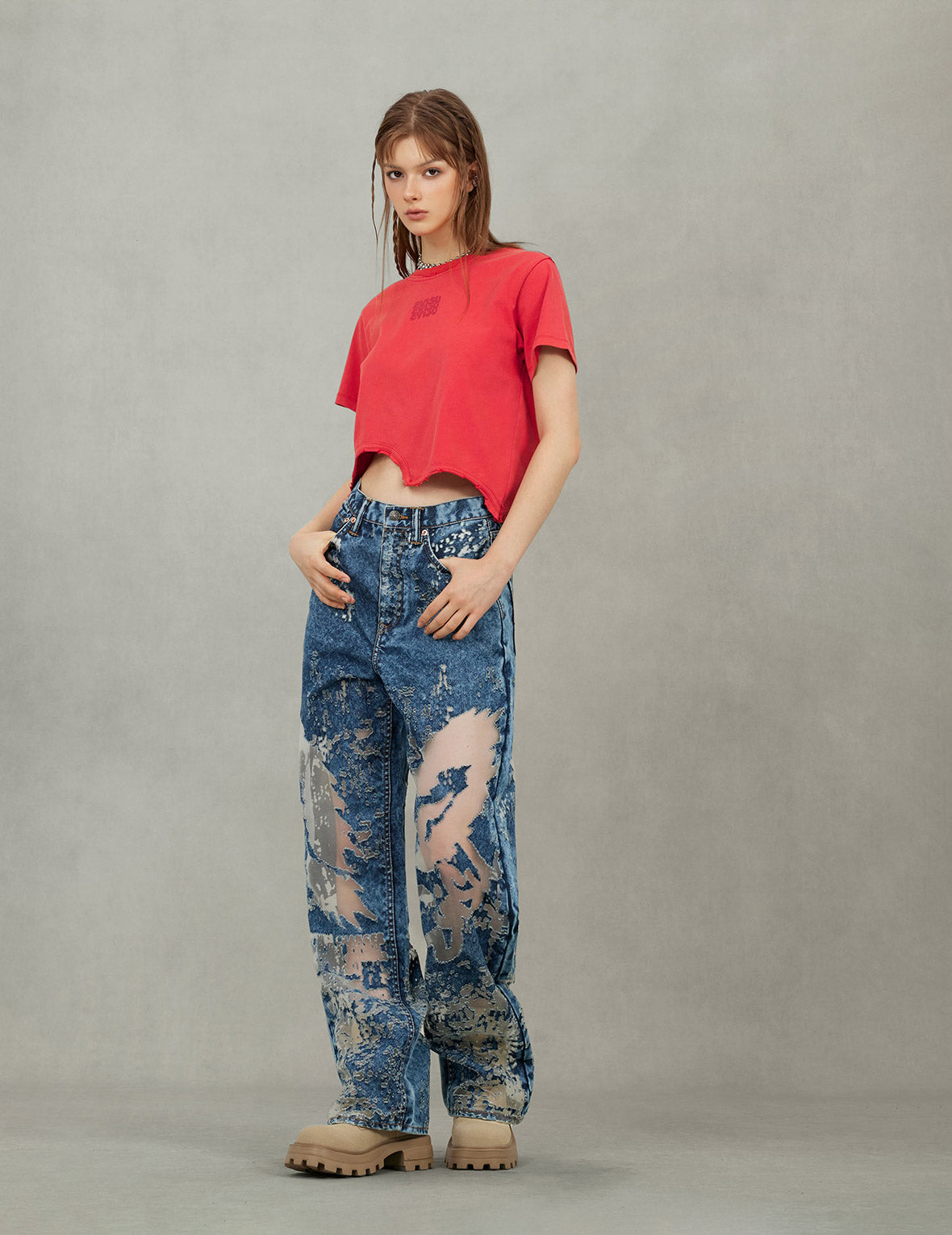 商标印花和破损细节时尚版型T恤