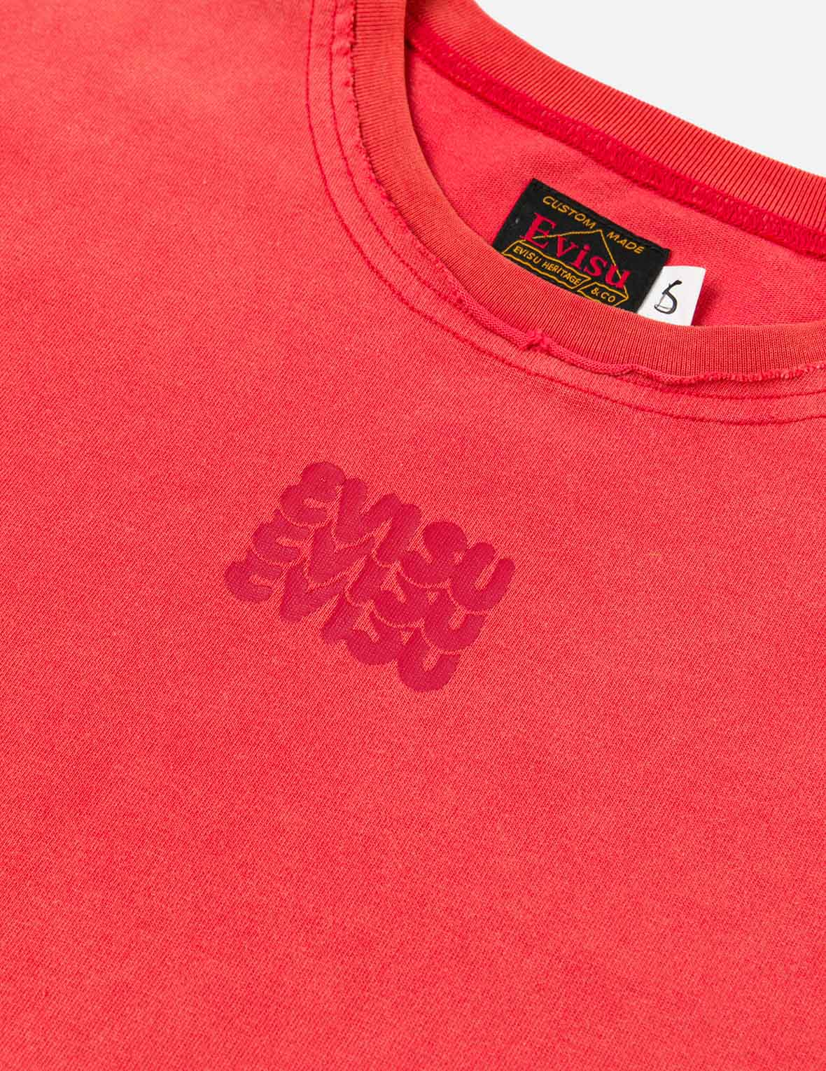 商标印花和破损细节时尚版型T恤