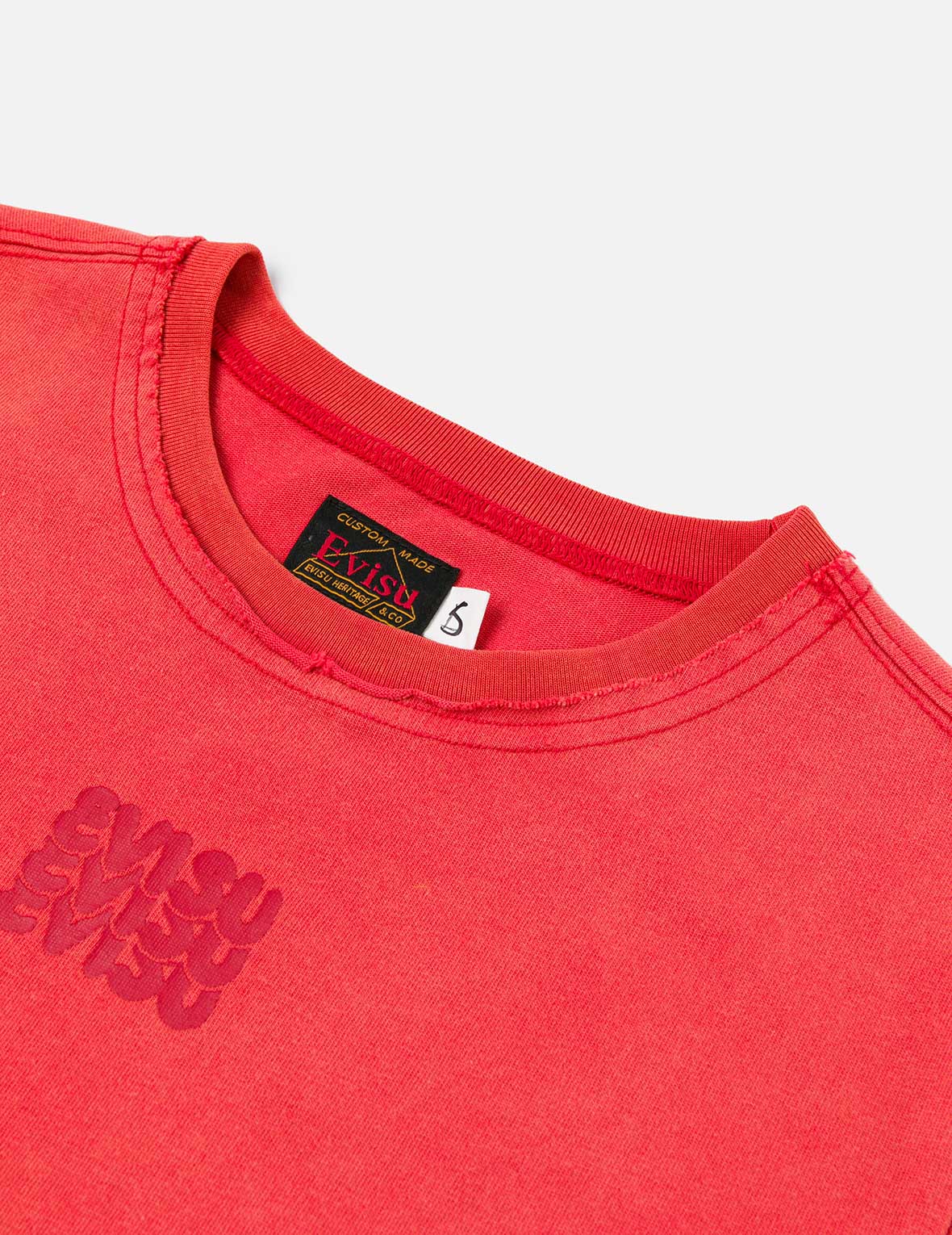 商标印花和破损细节时尚版型T恤