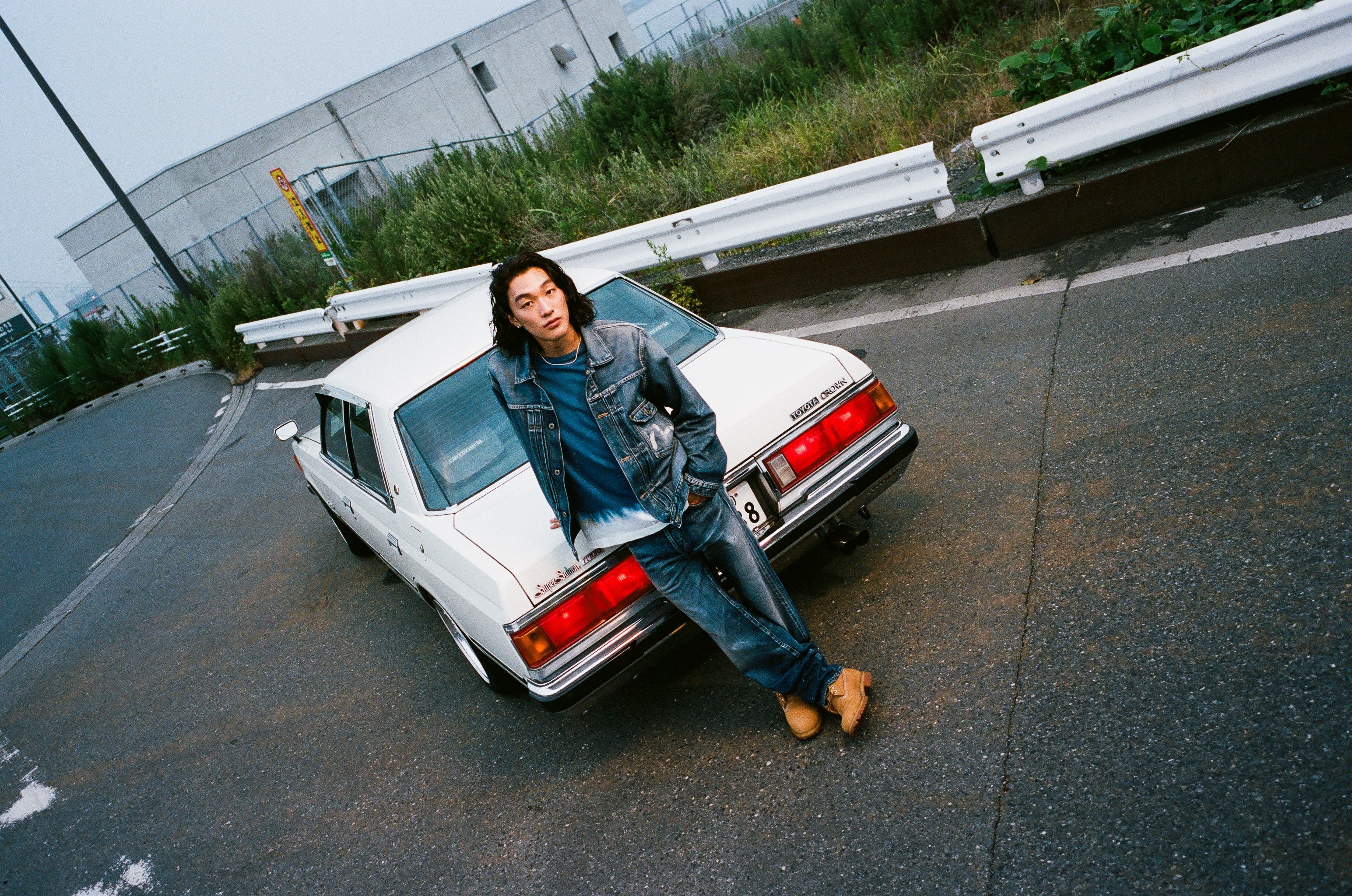 达摩和商标刺绣常规版型渐层式染色T恤