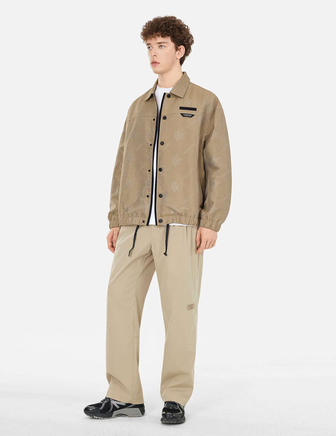 滿地商标提花超宽版教练外套