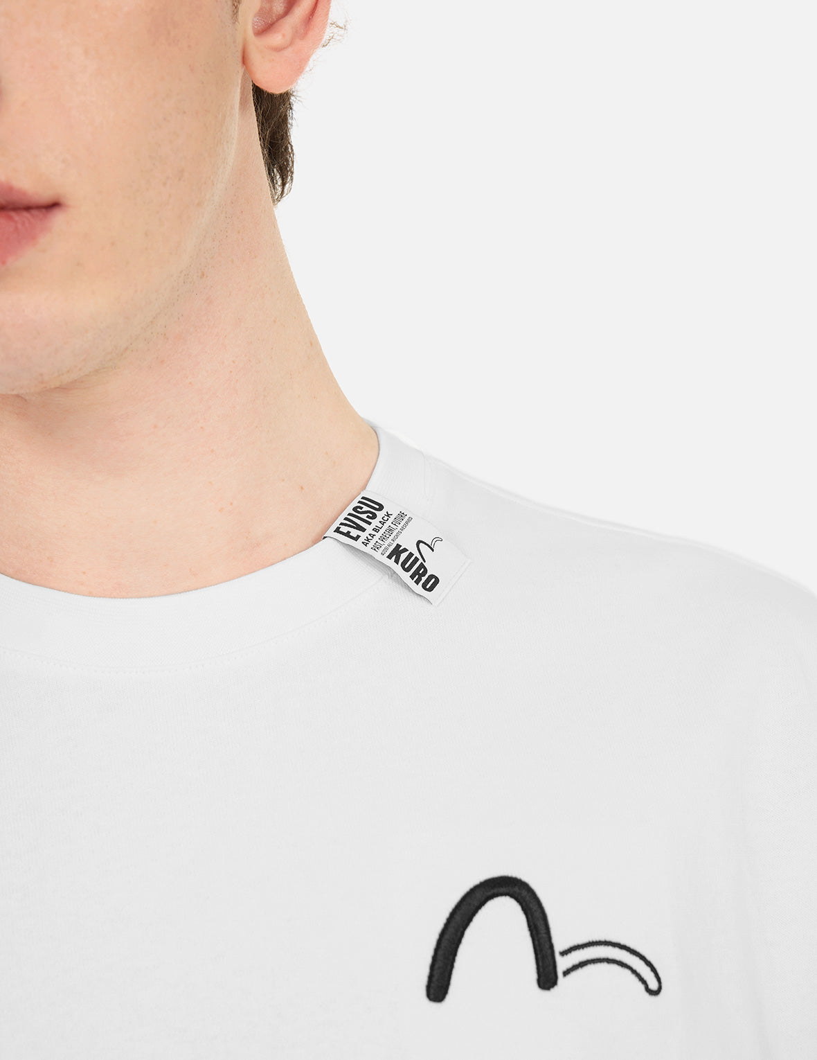 海鸥刺绣和商标印花常规版型T恤