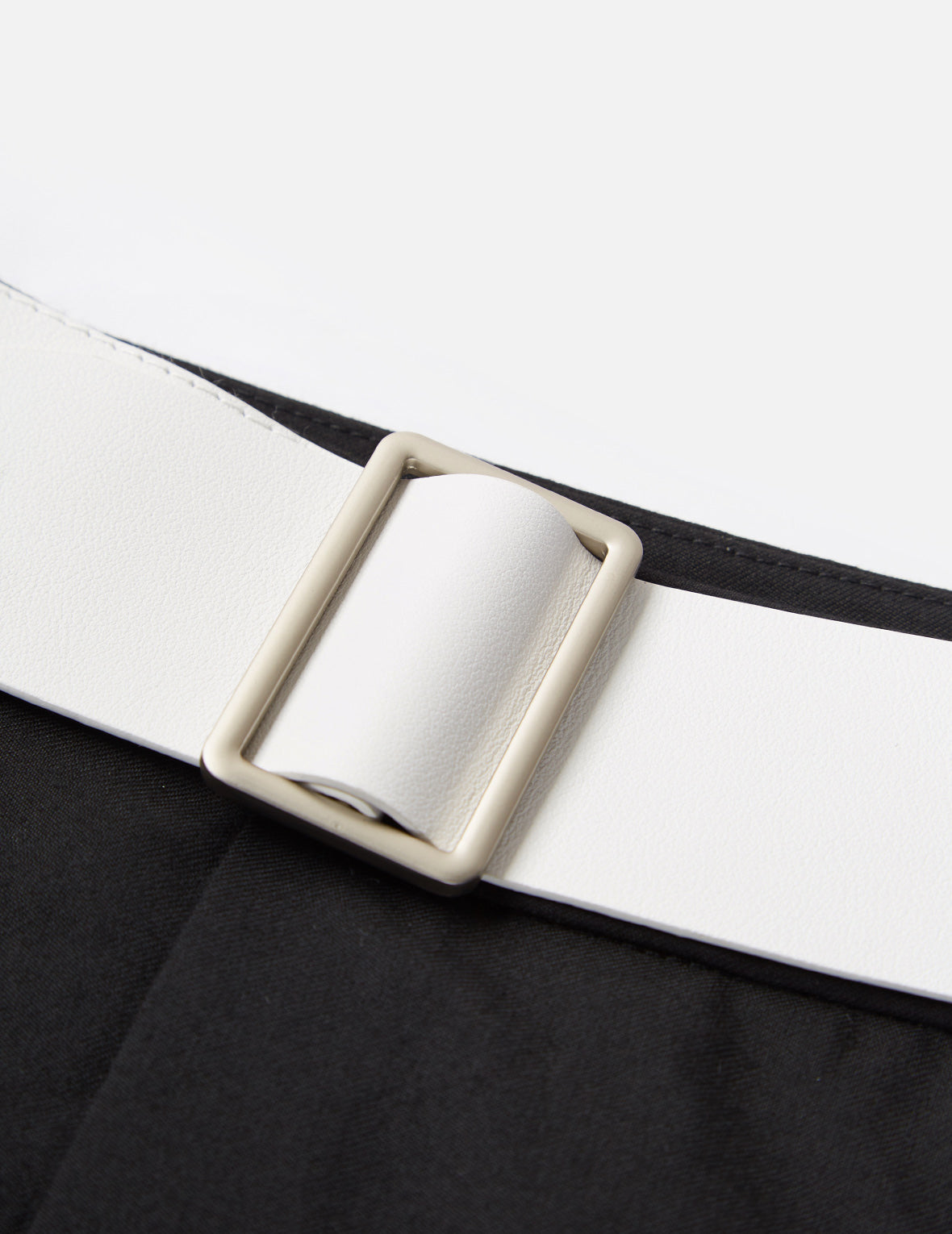 Partial Leather Buckle Belt Shorts