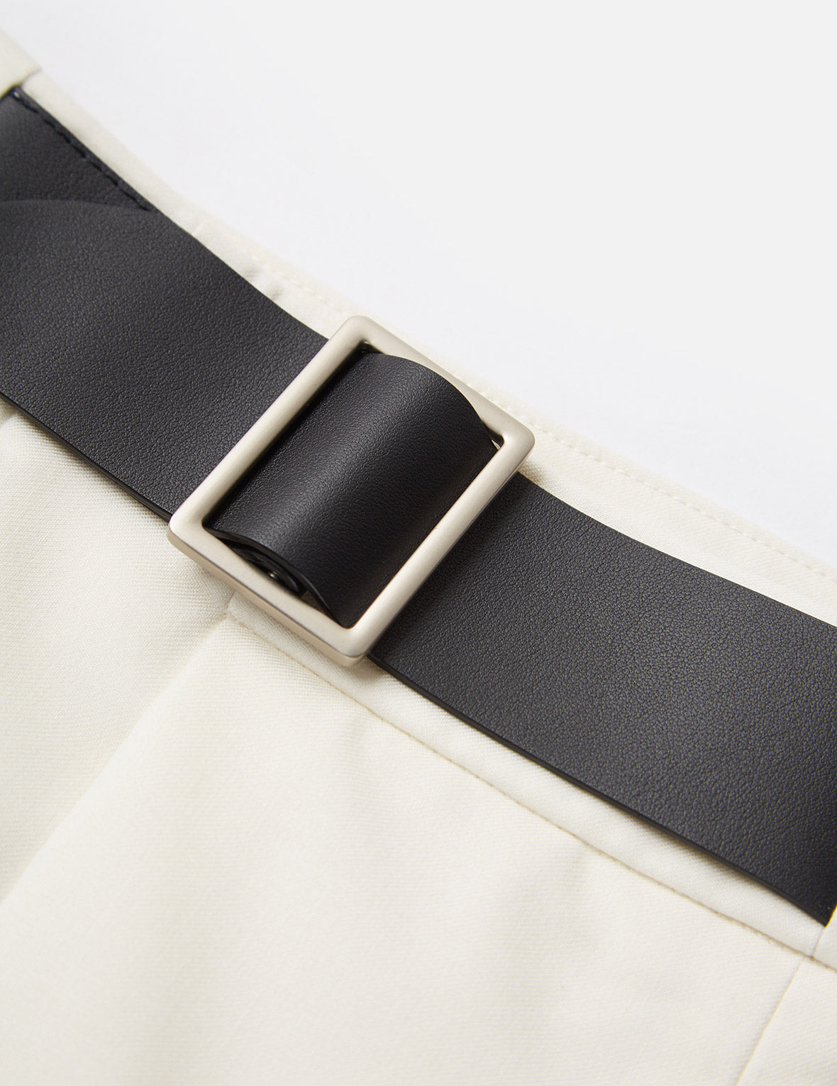 Partial Leather Buckle Belt Shorts