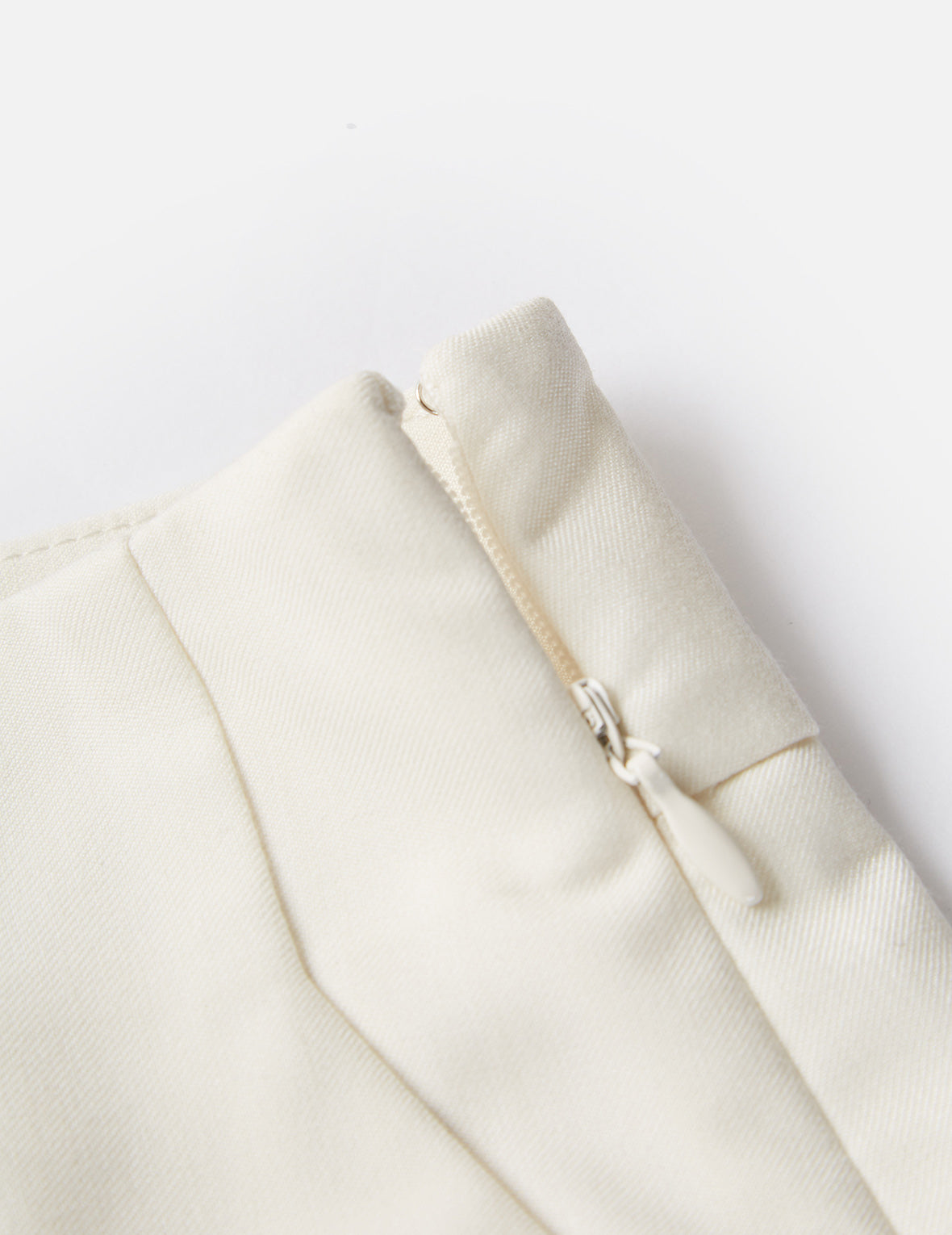 Partial Leather Buckle Belt Shorts