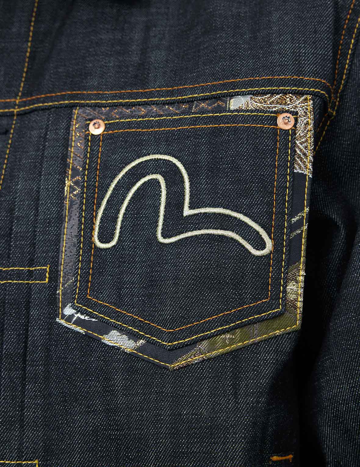 织锦贴布多口袋常规版型牛仔外套