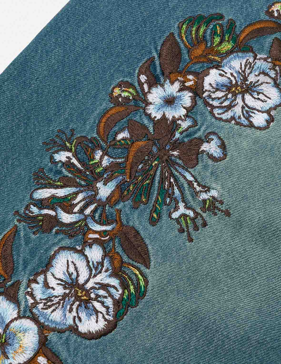 花卉大M刺绣常规版型牛仔短裤