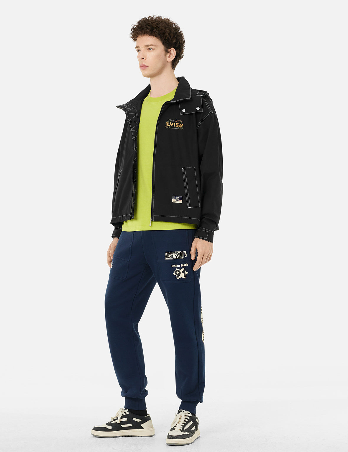 达摩印花和商标貼布宽版休闲连帽外套