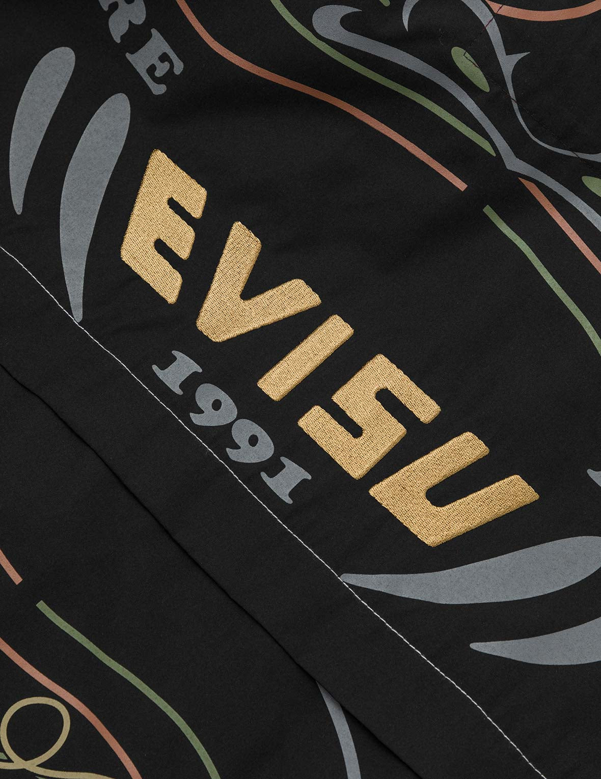 达摩印花和商标貼布宽版休闲连帽外套