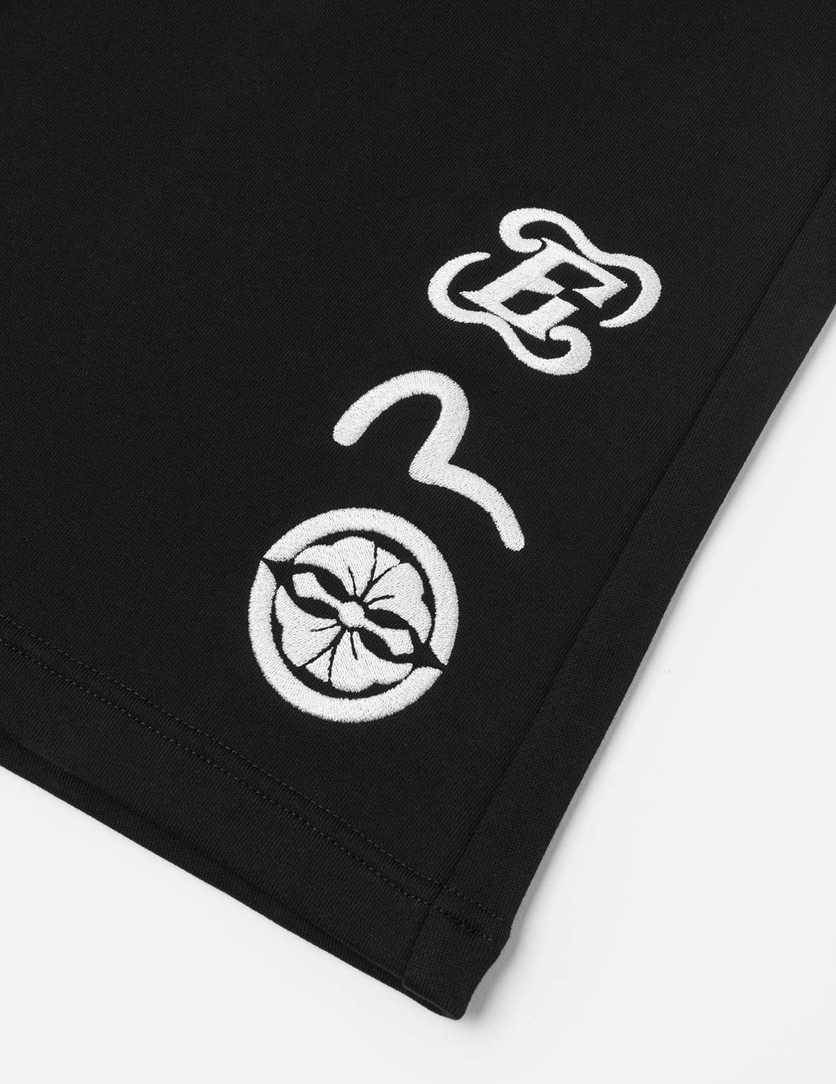 Kamon and Seagull Embroidery Fashion Fit Sweatshorts