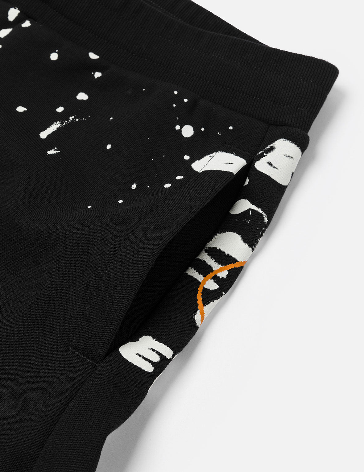 Graffiti Print Regular Fit Sweatshorts