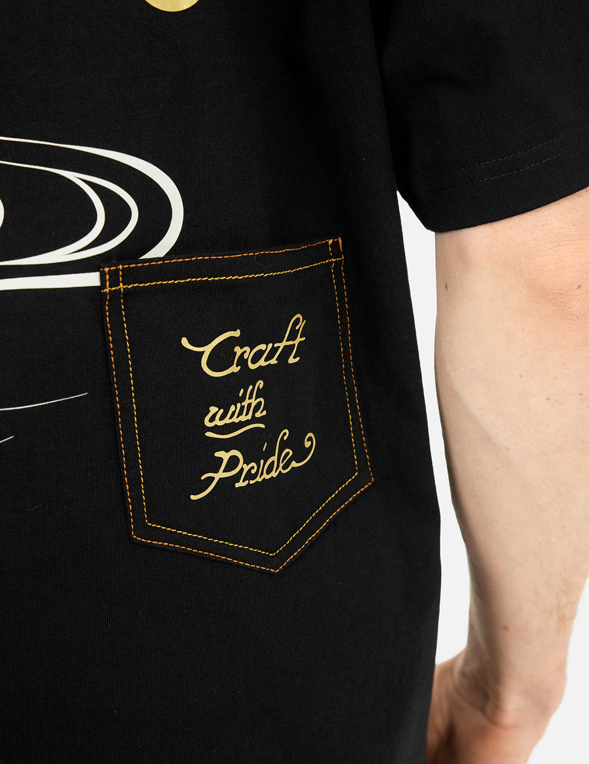 多口袋和多印花宽版T恤