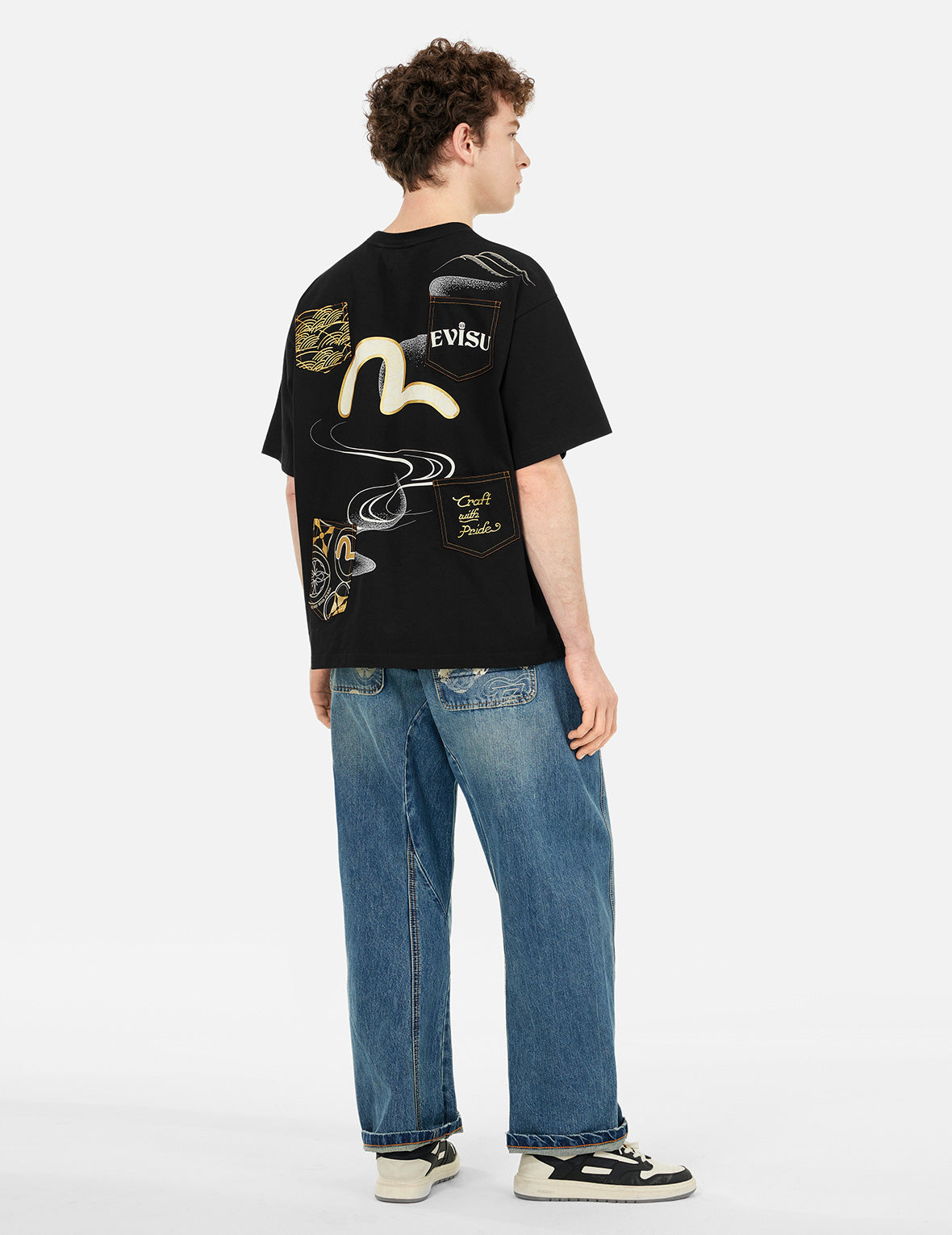 多口袋和多印花宽版T恤