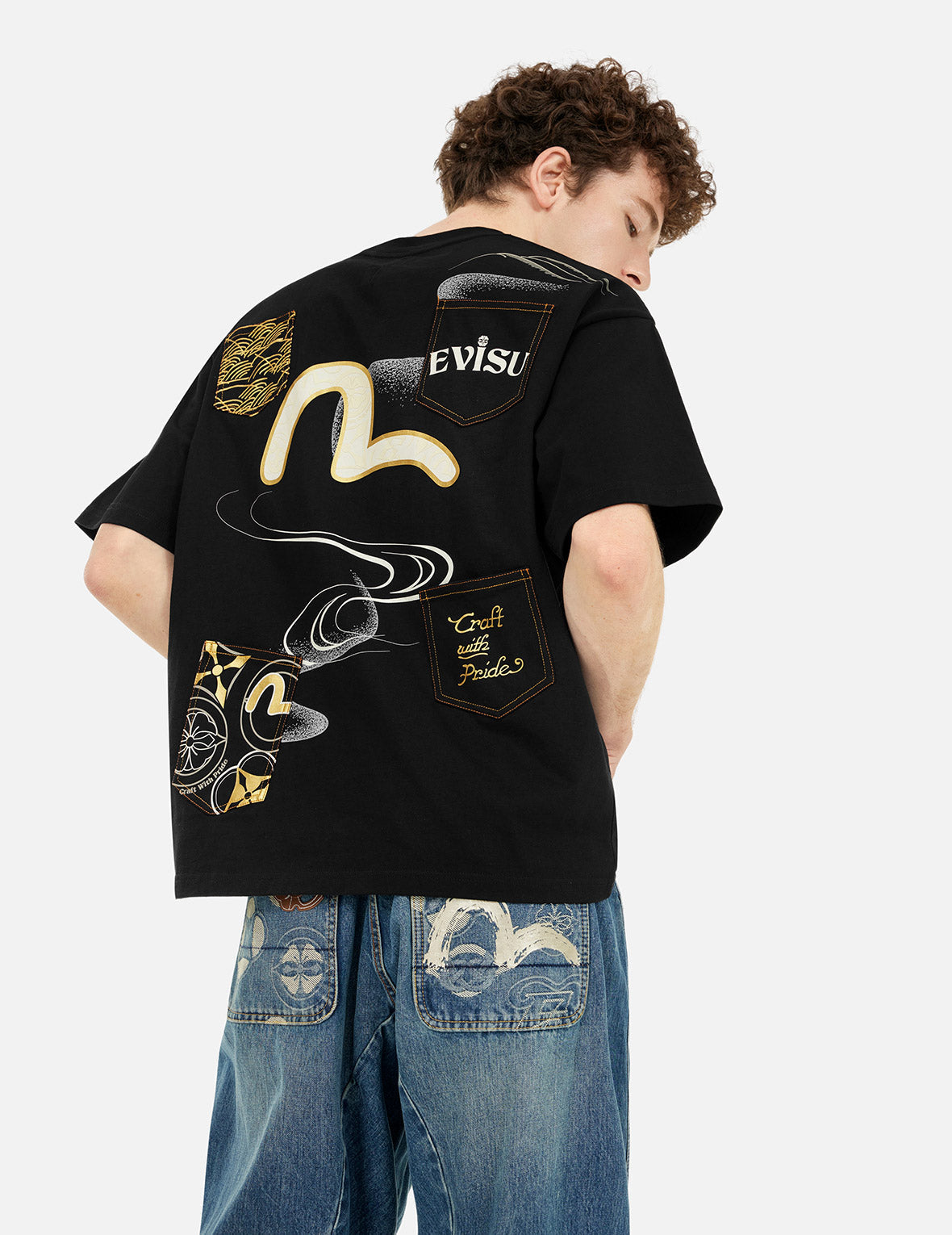 多口袋和多印花宽版T恤