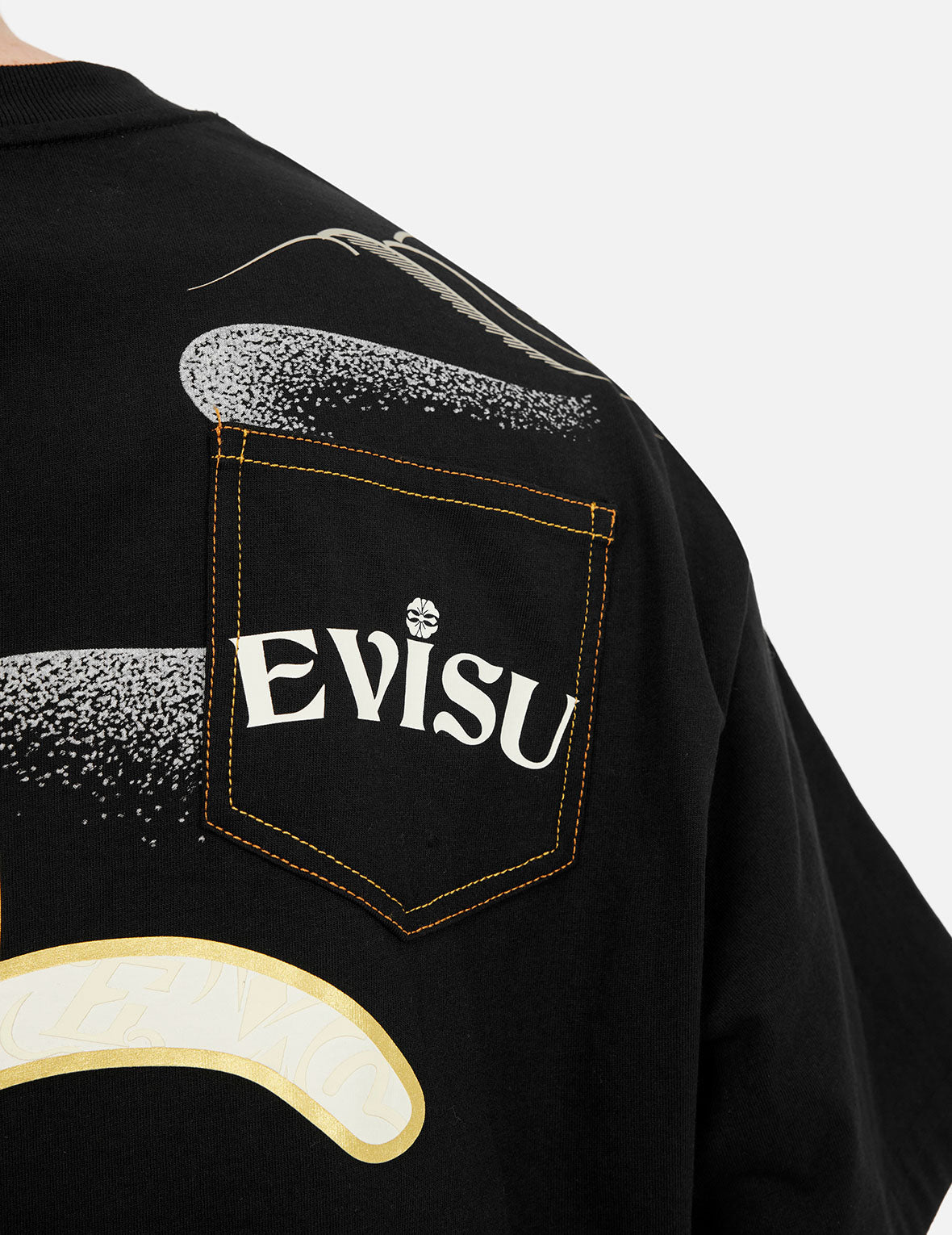 多口袋和多印花宽版T恤