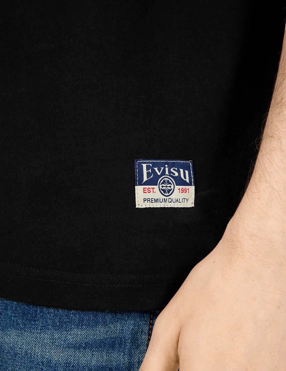 多口袋和多印花宽版T恤