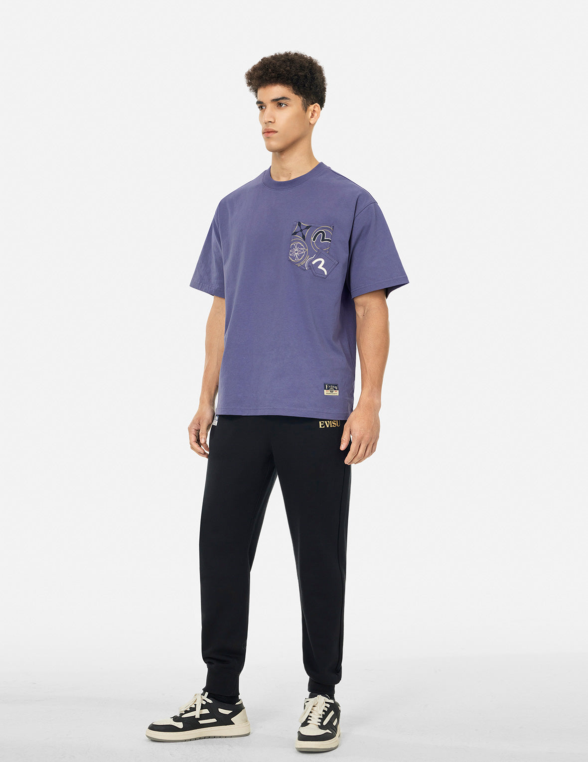 多口袋和多印花宽版T恤