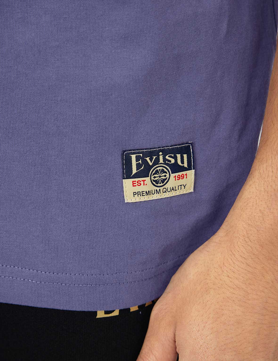 多口袋和多印花宽版T恤