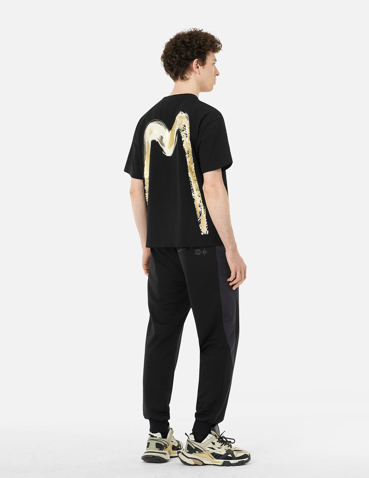 烫金笔刷大M印花宽版休闲T恤